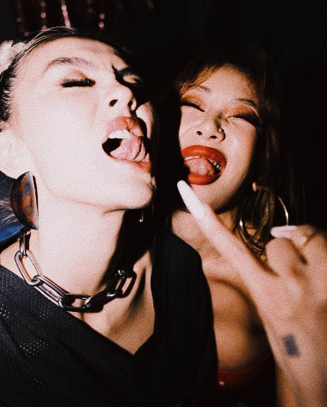 アグネス・モニカのインスタグラム：「Bday week in Korea 🤍  (Ok first of all thanks for the “surprise” party 😂 whoever planned this first; and thx for everyone who came!)  Love yaaaaaall!!! 🔥🔥  #AGNEZMO #JULY1」