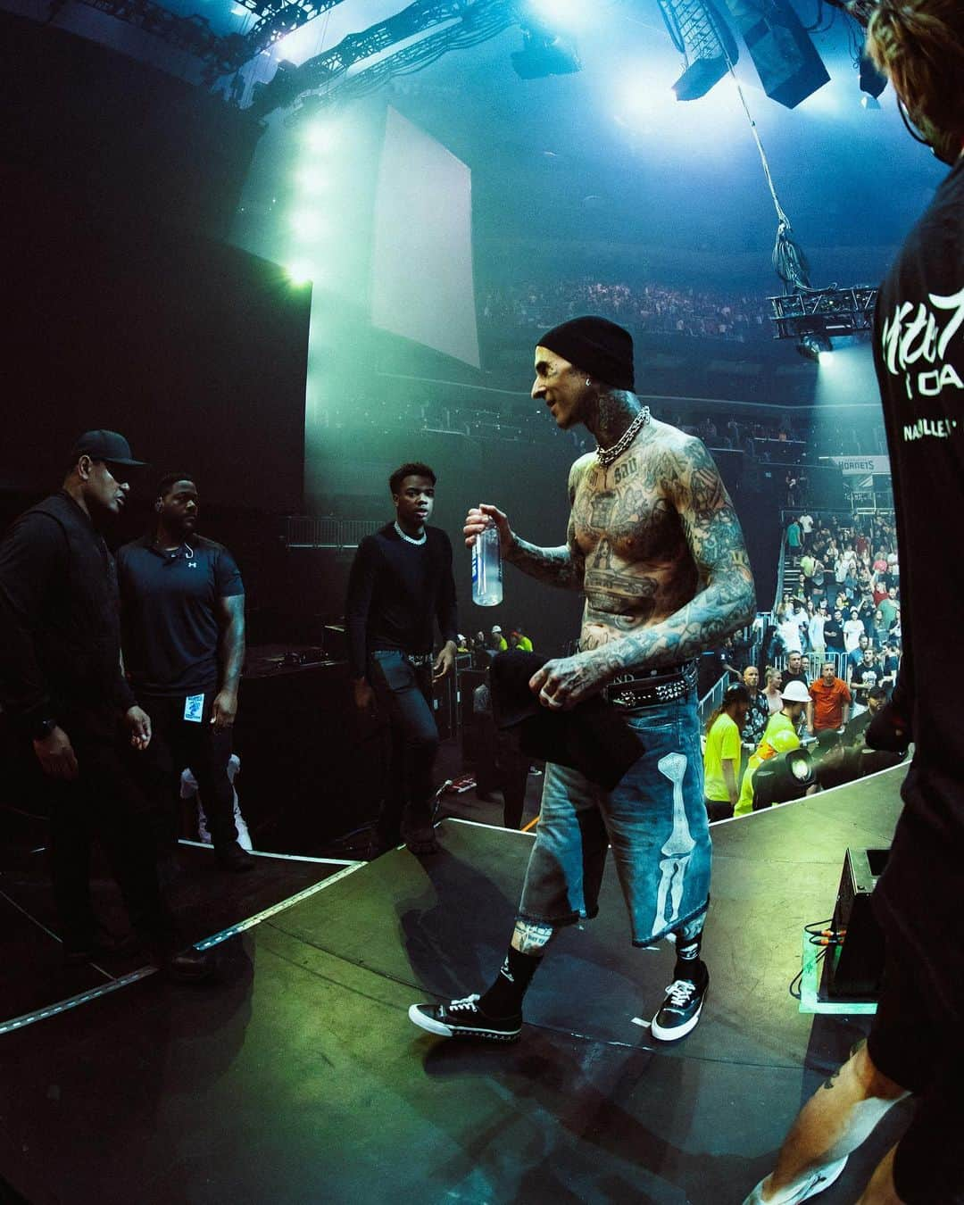 トラヴィス・バーカーさんのインスタグラム写真 - (トラヴィス・バーカーInstagram)「What happens on tour…」7月16日 5時12分 - travisbarker