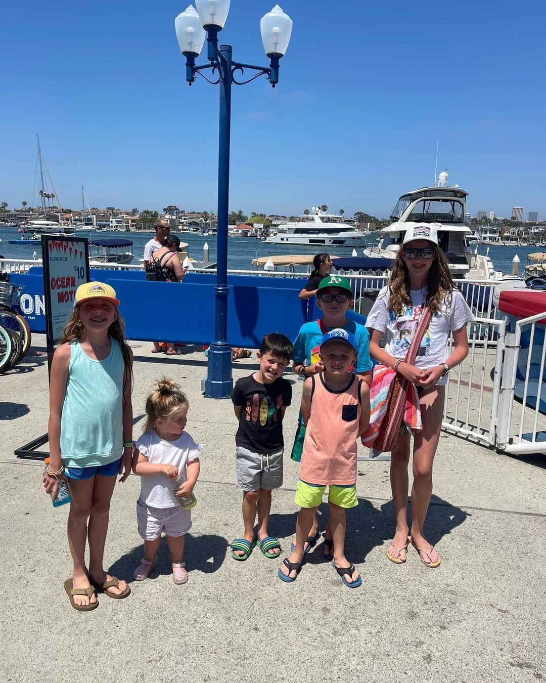 クリスティン・ヒルデブランドさんのインスタグラム写真 - (クリスティン・ヒルデブランドInstagram)「Another contendor for a favorite day. Newport Beach pier (making core memories with Lennon playing in the waves) + the balboa fun zone (complete with arcade games and 🍦). Oh and a hilarious jam sesh to the Trolls soundtrack on the way home (last vid)🎤🙈🙉」7月16日 16時20分 - _kristinhildebrand