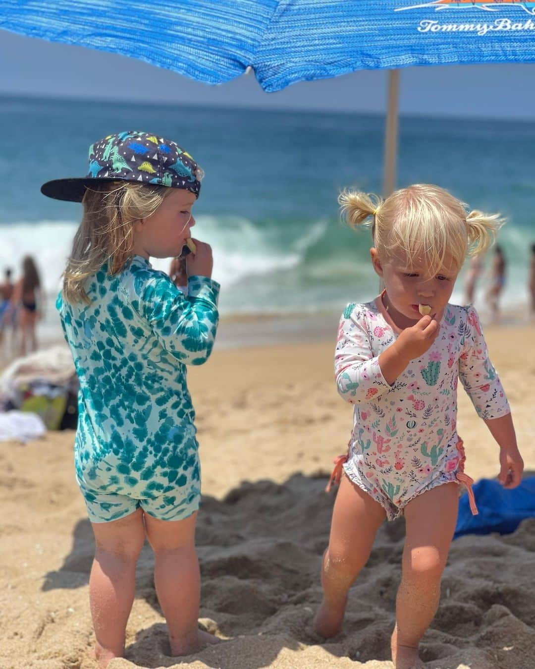 クリスティン・ヒルデブランドさんのインスタグラム写真 - (クリスティン・ヒルデブランドInstagram)「Another contendor for a favorite day. Newport Beach pier (making core memories with Lennon playing in the waves) + the balboa fun zone (complete with arcade games and 🍦). Oh and a hilarious jam sesh to the Trolls soundtrack on the way home (last vid)🎤🙈🙉」7月16日 16時20分 - _kristinhildebrand