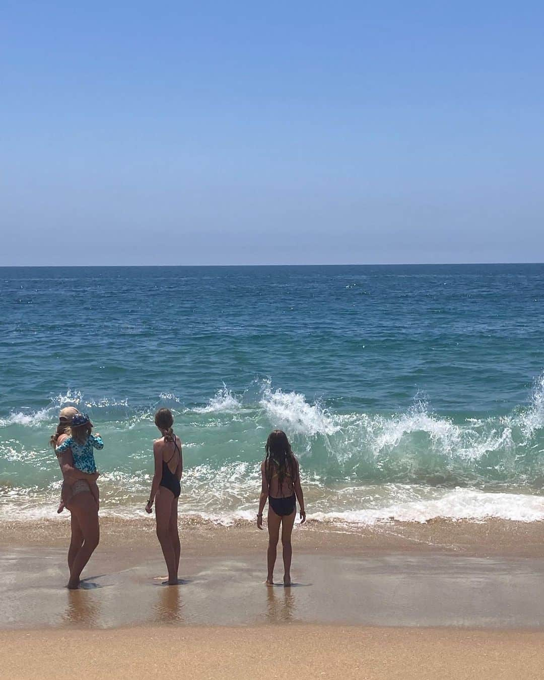 クリスティン・ヒルデブランドさんのインスタグラム写真 - (クリスティン・ヒルデブランドInstagram)「Another contendor for a favorite day. Newport Beach pier (making core memories with Lennon playing in the waves) + the balboa fun zone (complete with arcade games and 🍦). Oh and a hilarious jam sesh to the Trolls soundtrack on the way home (last vid)🎤🙈🙉」7月16日 16時20分 - _kristinhildebrand