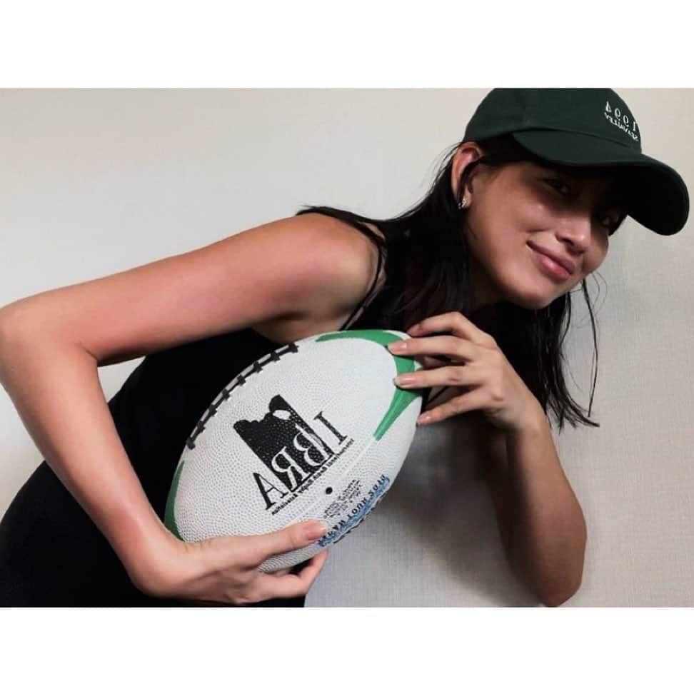 JUNNAのインスタグラム：「🏉  BEACH RUGBY 関西大会 in 樽井サザンビーチ⛱️  本日は2日目ですね  昨日も楽しかった〜一日で真っ赤になった🐙  次回、関東大会、平塚も楽しみです  #BEACHRUGBY #ラグビー」