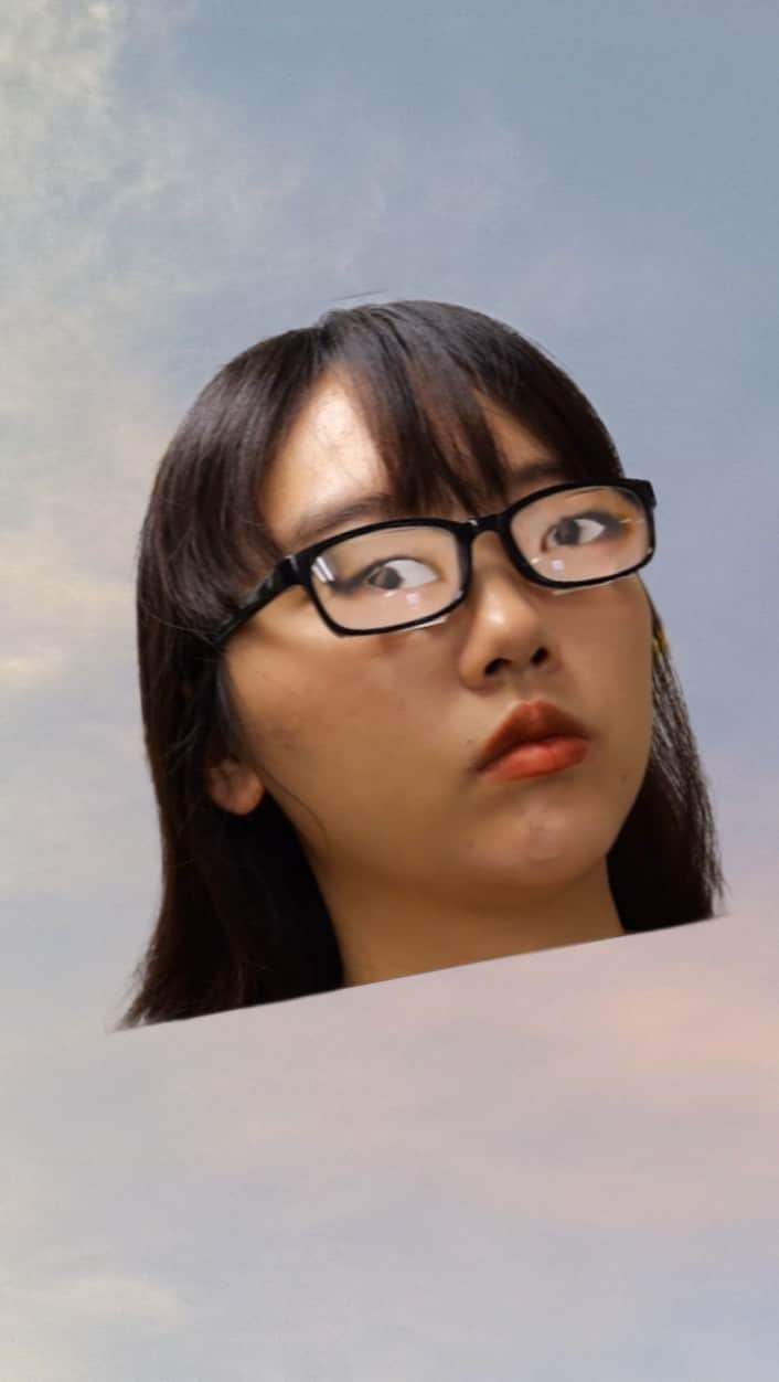 藤原麻里菜のインスタグラム：「I'm not good at eye contact, so I invented glasses that allow eye contact from any direction 👁️👁️ アイコンタクトが苦手なのでどの方向からも目が合わせられる眼鏡を発明しました  follow @mudazukuri and check more! _ #無駄づくり #無用發明 #mudazukuri #uselessinvention _ #eyeglasses #diycrafts」