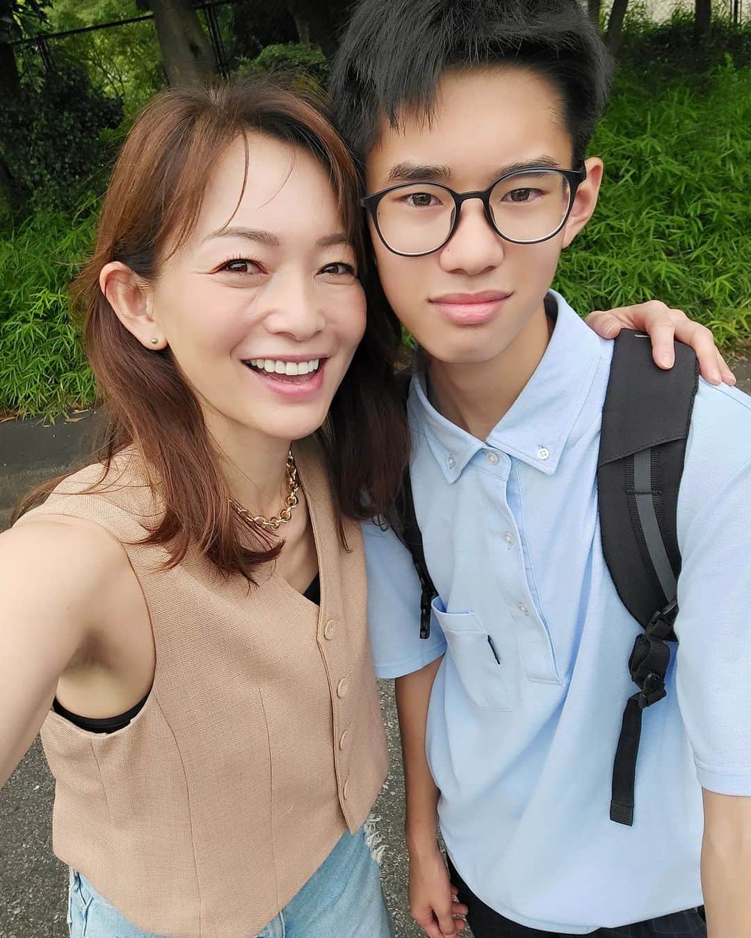 佐藤純さんのインスタグラム写真 - (佐藤純Instagram)「息子のホッケー観戦🏑  大人のチームばかりの中  8チーム中、3位👏  すごい⤴️すごい😆⤴️  暑い中、お疲れさま✨  みんな、よく頑張ってた‼️  ベストは@diagramofficial サロペット付きのベストをデニムに合わせてみました😊  ネックレスは@lohmejewelry  #フィールドホッケー #ホッケー #ホッケー部 #親子 #diagram  #ダイアグラム #lohmejewelry  #lohme #ママ #ママモデル #モデル #mama #mamamodel #model」7月16日 15時05分 - junsatoidea