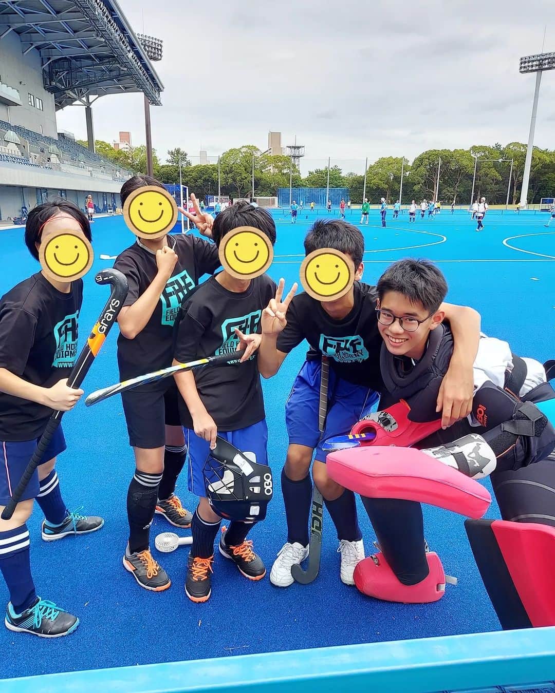 佐藤純さんのインスタグラム写真 - (佐藤純Instagram)「息子のホッケー観戦🏑  大人のチームばかりの中  8チーム中、3位👏  すごい⤴️すごい😆⤴️  暑い中、お疲れさま✨  みんな、よく頑張ってた‼️  ベストは@diagramofficial サロペット付きのベストをデニムに合わせてみました😊  ネックレスは@lohmejewelry  #フィールドホッケー #ホッケー #ホッケー部 #親子 #diagram  #ダイアグラム #lohmejewelry  #lohme #ママ #ママモデル #モデル #mama #mamamodel #model」7月16日 15時05分 - junsatoidea