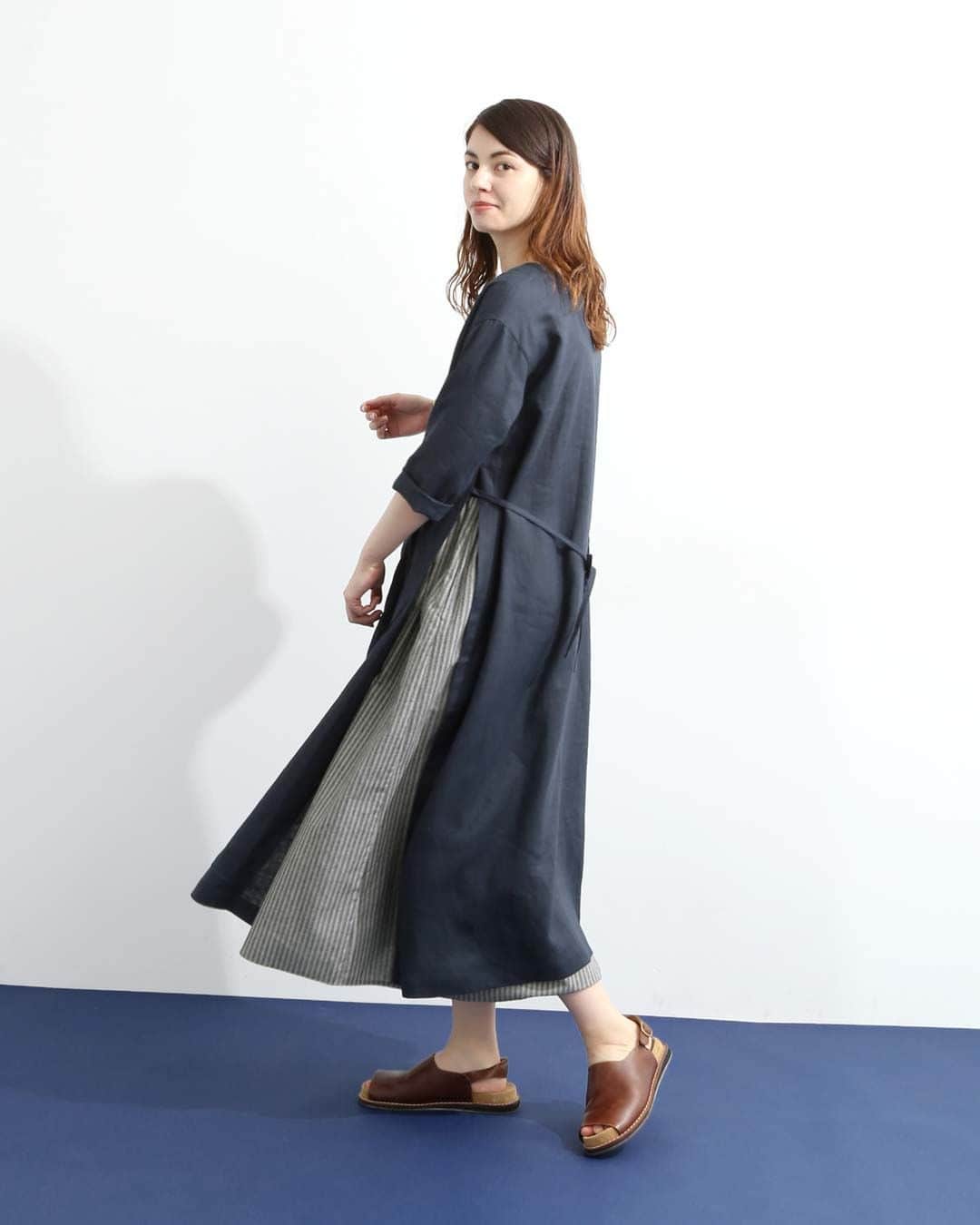 ナチュランさんのインスタグラム写真 - (ナチュランInstagram)「【 LOISIR 】涼を感じる シックな装い New Arrival 2023 Summer  ・  じめじめとしたこの時季も ストレスフリーに過ごせる 軽やかな着心地のアイテムをお届け。  涼を感じながら 少しだけシックに大人らしい装いで。  上質な素材を身に纏い 季節の移ろいをお楽しみください。  ----------------------------- 　LOISIR -----------------------------  ■リネン×コットンストライプアンダードレス付きワンピース ¥39,600 [ 注文番号：ALS-3A79-3902-A ]  ■インドハンドテクニックスモック刺繍ブラウス ¥24,200 [ 注文番号：ALS-3A79-3893-A ]  ■リネン平織り＆千鳥タックギャザーパンツ ¥18,700 ターコイズ[ 注文番号：ALS-3A79-3892-A ] チドリ[ 注文番号：ALS-3A79-3892-B ]  ■インドコットンピグメントダイチュニックブラウスワンピース ¥26,400 [ 注文番号：ALS-3A79-3891-A ]  ■リネンジャージフリル襟プルオーバー ¥17,380 キナリ[ 注文番号：ALS-3A79-3900-A ] チャコール[ 注文番号：ALS-3A79-3900-B ]  -----------------------------  ▶️商品詳細やお買い物は写真のタグをタップ またはプロフィール（@natulan_official）から 「ナチュラン」のサイトにアクセスして 注文番号や商品名を検索してみてくださいね。  #lifewear #fashion #natulan #今日のコーデ #コーディネート #ファッション #ナチュラル #ナチュラン #日々の暮らし #暮らしを楽しむ #シンプルライフ #シンプルコーデ #大人女子 #大人カジュアルコーデ #ワンピース #ブラウス #シック #パンツ #インドコットン #夏コーデ #涼コーデ #ロワジール #LOISIR #natulan_official.」7月16日 15時00分 - natulan_official