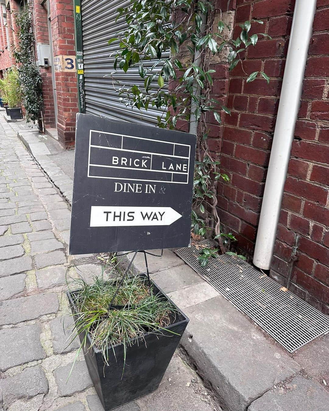 水越愛華さんのインスタグラム写真 - (水越愛華Instagram)「☕️𝗕𝗥𝗜𝗖𝗞 𝗟𝗔𝗡𝗘  @bricklane_melbourne   #cafe #coffee #melbourne  #bricklane #bricklanemelbourne   #カフェ活」7月16日 15時00分 - iamemika21