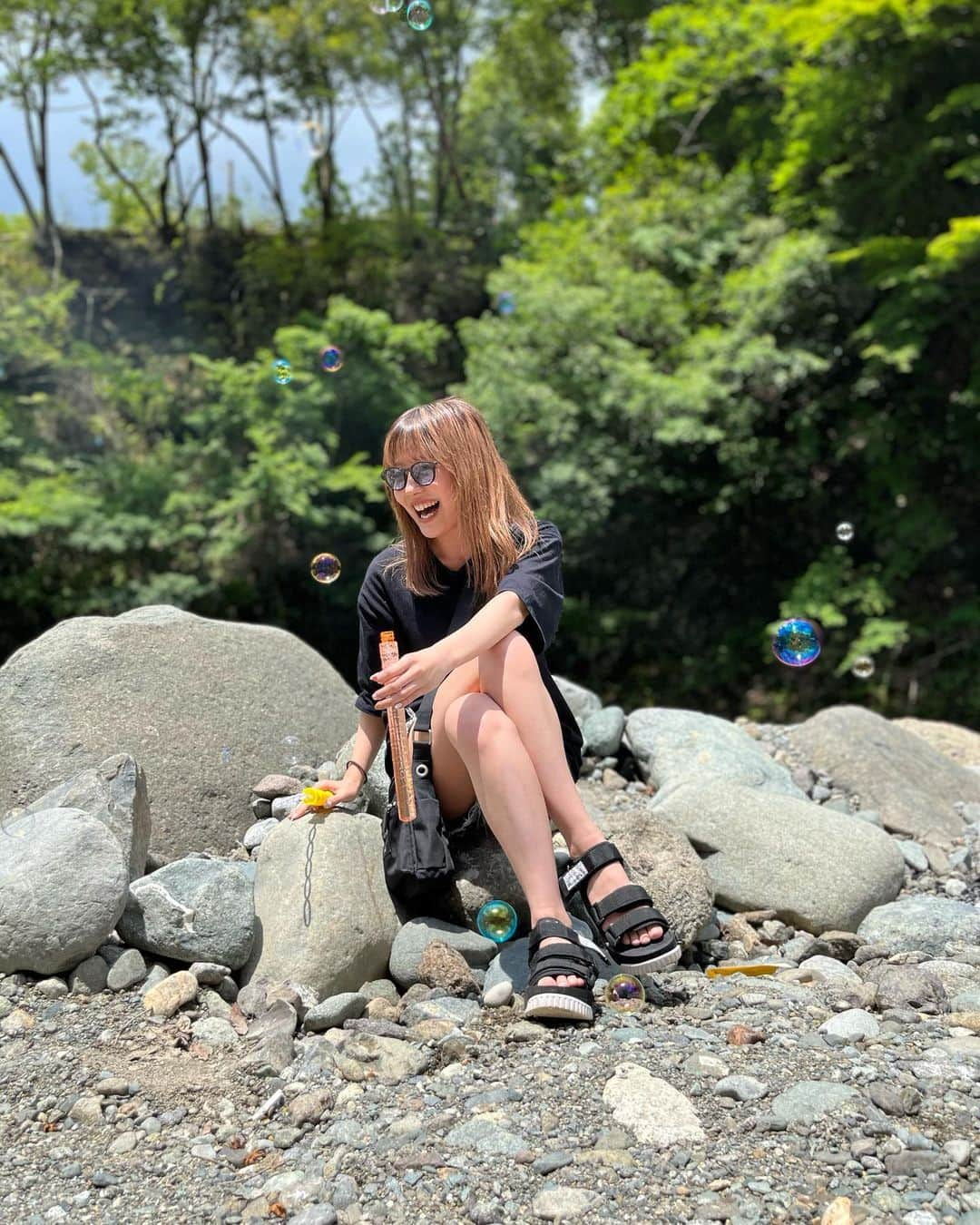 門脇佳奈子のインスタグラム：「今日も暑いですね🥵  ショートパンツがぴったりな季節🌻 私は足のむくみが1番気になる季節😓  ずっと気になってたベルミスをゲットしました🤔 ネットに書いてある通り履く時、めちゃキツイ💦 けど、不思議と履いたらキツくない🫢  むくみも寝てる間にスッキリして次の日の朝は足が軽い軽い🦶 日中履いて家事してる時もあります🍳  今、最大1000円割引のキャンペーンもやってるみたいです💓 #pr」