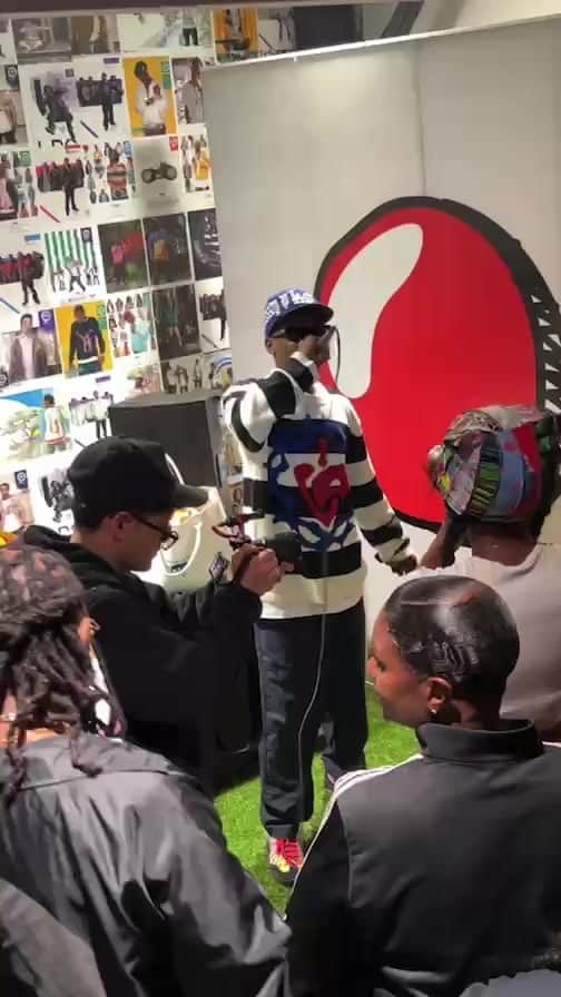 エルアールジーのインスタグラム：「@hueybriss pulled up to rock with @djfaucet_ @gallery90220 #lrgclothing 📸🌲🫡」
