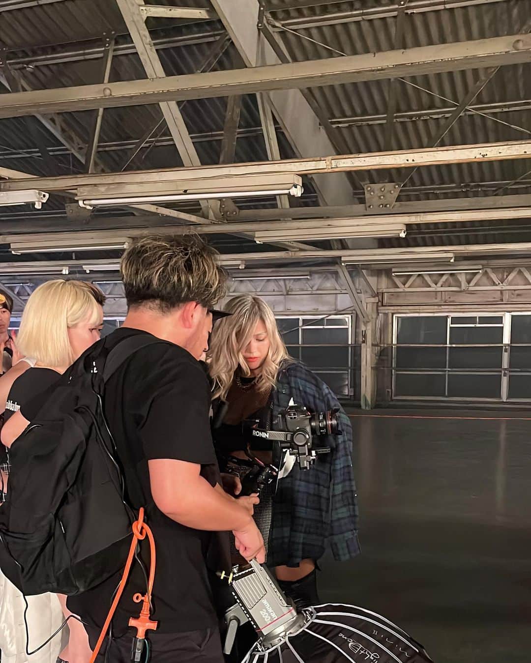 MINMIのインスタグラム：「Music video shooting #GimidiRiddim 🔥7.22 out  神曲でます」