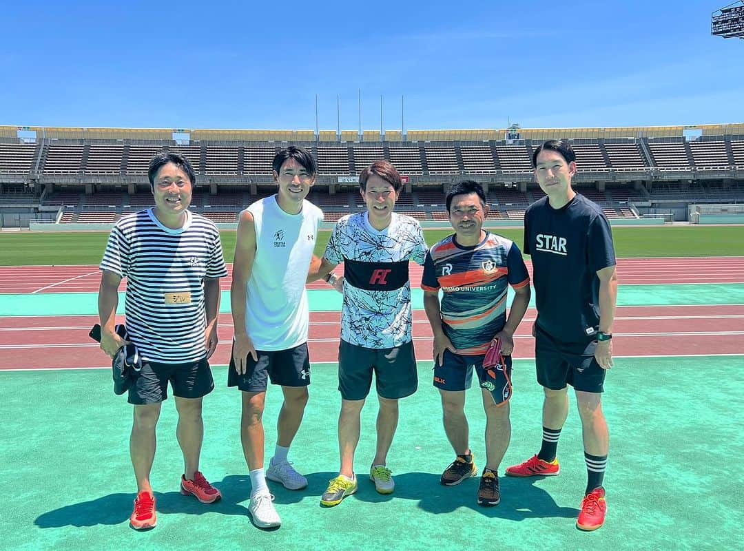 水内猛のインスタグラム：「浦和駒場スタジアムで毎年恒例、夢の課外授業⚽️🏃‍♂️🏉朝からかなり気温が上がりましたが、参加してくれた小学生やり切ってくれました👍来年もやるぞーーー❗️ #夢の課外授業 #浦和駒場スタジアム #ラグビー #堀越正己 #新井孝一 #かけっこ #秋本真吾 #スポーツリズムトレーニング #アンディ #猛暑日」