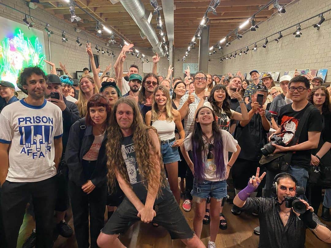フレッド・アーミセンのインスタグラム：「Thank you @recordsafari_la !」
