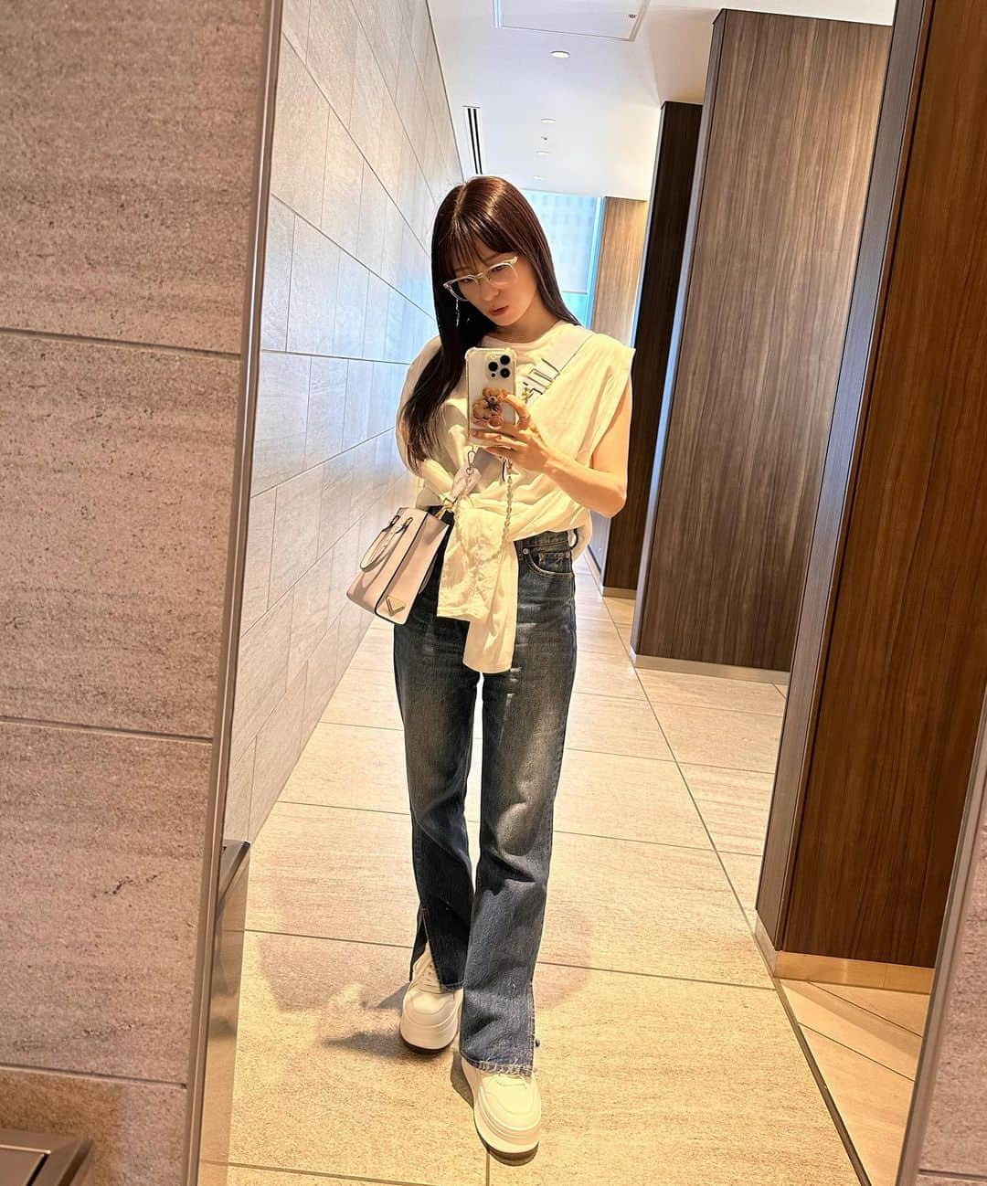 黒坂優香子さんのインスタグラム写真 - (黒坂優香子Instagram)「👖👓🫧  ラフな日たち🌷  1枚目📷 トップス　@mardi_mercredi_japan  デニム @kotohayokozawa   2枚目📷 帽子　@prada  キャミソール @uniqlo  シャツ @fray_id  デニム　@zara  スニーカー　@pumajapan   3.4枚目📷 トップス　@clane_official  デニム　@amerivintage  バッグ　@prada  スニーカー　@celine  眼鏡　@blanc_official   #fashion #ootd #153cmコーデ #低身長コーデ　#ゆかこーで #mardimercredi #kotohayokozawa #zara #uniqlo #puma #frayid #prada #celine #amerivintage #clane」7月16日 15時35分 - yukakokurosaka0606