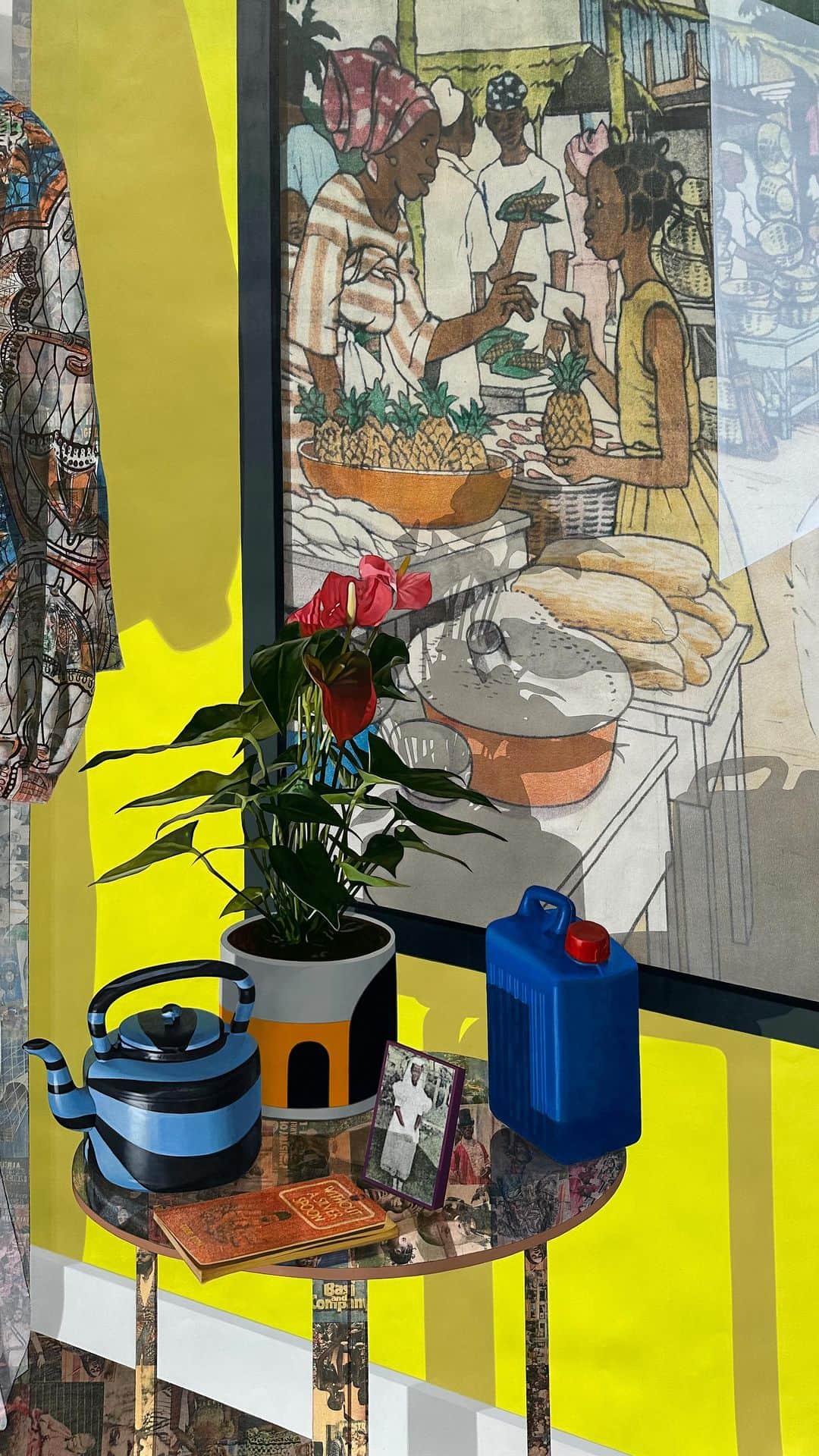 Juxtapoz Magazineのインスタグラム：「@njidekaakunyilicrosby at @davidzwirner Los Angeles  “Ejuna na-aga, ọ kpụlụ nkọlikọ ya; New Haven (Enugu) in New Haven (CT),” 2022 Acrylic, colored pencil, charcoal, and transfers on paper  🎥 @epricco」
