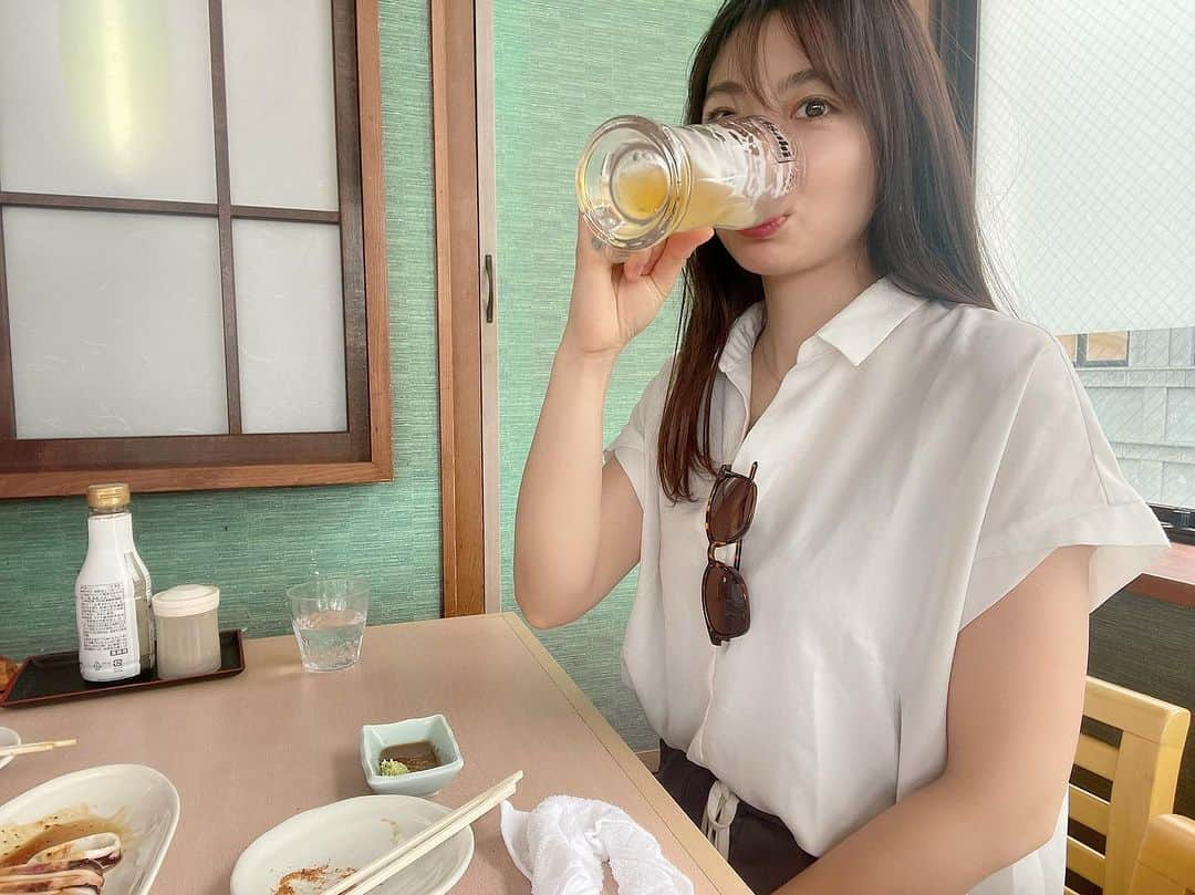 原アンナのインスタグラム：「３連休初日の昨日は江ノ島でひたすら飲んでたっ😋😋✨✨🍺✨  観光もあんまりしないで、ずぅーーっと飲んでたなぁ😆😆💡💡  写真見返したら、私ビール飲んでどんだけ幸せそうなんだ🤣🤣😅😅  ２日目の今日も飲んじゃおうかな😋😋💡💡  素敵な週末を…♡  #江ノ島 #たこせん」