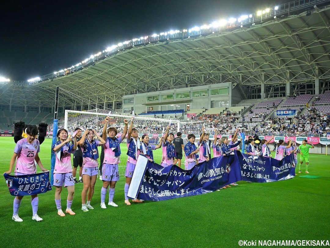 ゲキサカさんのインスタグラム写真 - (ゲキサカInstagram)「いざ女子W杯へ！なでしこジャパンがセレモニーでエールを受け取る  🏆MS &ADカップ 🇯🇵日本 5-0 パナマ🇵🇦  #日本代表 #daihyo #samuraiblue #🇯🇵 #japan #なでしこジャパン #パナマ #🇵🇦 #jfa #soccer #football #サッカー #フットボール #⚽️ #gekisaka #ゲキサカ ©︎Koki NAGAHAMA/GEKISAKA」7月16日 15時41分 - gekisaka