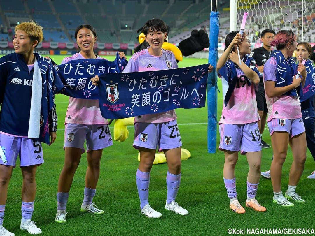 ゲキサカさんのインスタグラム写真 - (ゲキサカInstagram)「いざ女子W杯へ！なでしこジャパンがセレモニーでエールを受け取る  🏆MS &ADカップ 🇯🇵日本 5-0 パナマ🇵🇦  #日本代表 #daihyo #samuraiblue #🇯🇵 #japan #なでしこジャパン #パナマ #🇵🇦 #jfa #soccer #football #サッカー #フットボール #⚽️ #gekisaka #ゲキサカ ©︎Koki NAGAHAMA/GEKISAKA」7月16日 15時42分 - gekisaka