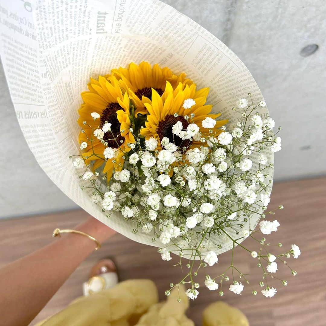 のインスタグラム：「🌻✨🍃」