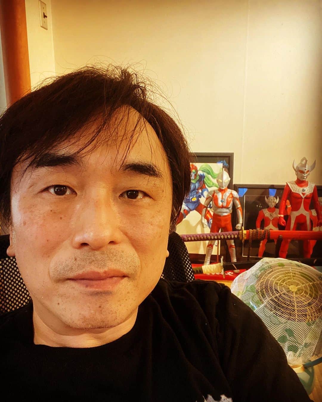 関智一のインスタグラム：「今日はお休みー サーキュレーターを綺麗にするぜ  #休日 #のんびり」