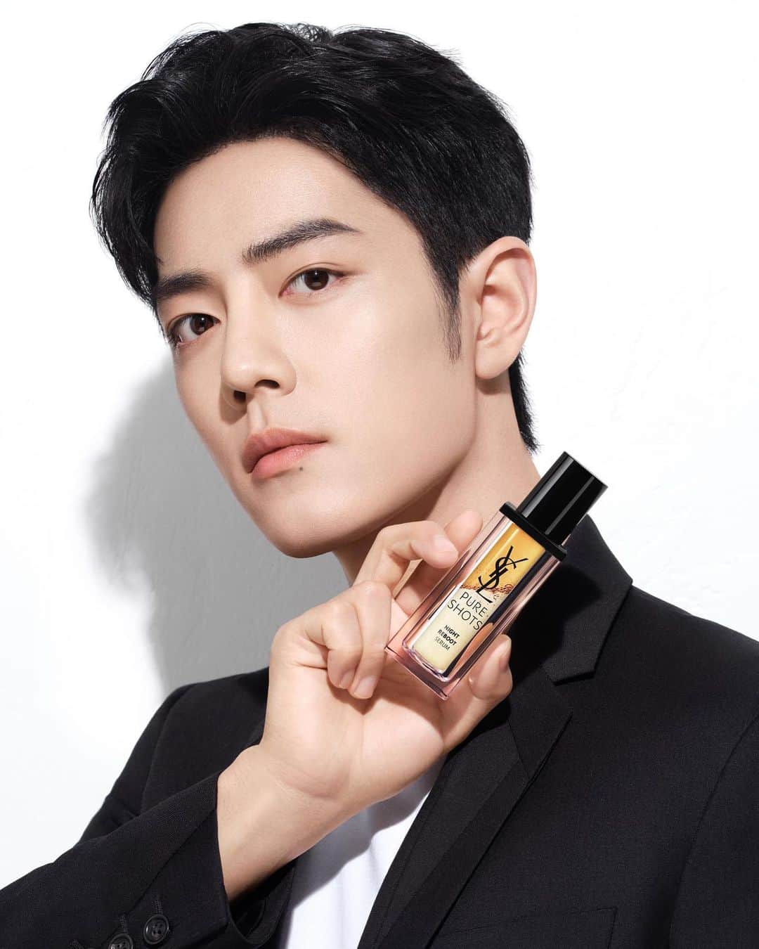Yves Saint Laurent Beautyさんのインスタグラム写真 - (Yves Saint Laurent BeautyInstagram)「Ready for a skin reboot? Get a bright luminous glow every morning like Global Ambassador @xz_1991x Xiao Zhan, with the energizing effects of PURE SHOTS NIGHT REBOOT SERUM.   #YSLBeauty #PureShots #NightReboot #XiaoZhan」7月16日 15時59分 - yslbeauty