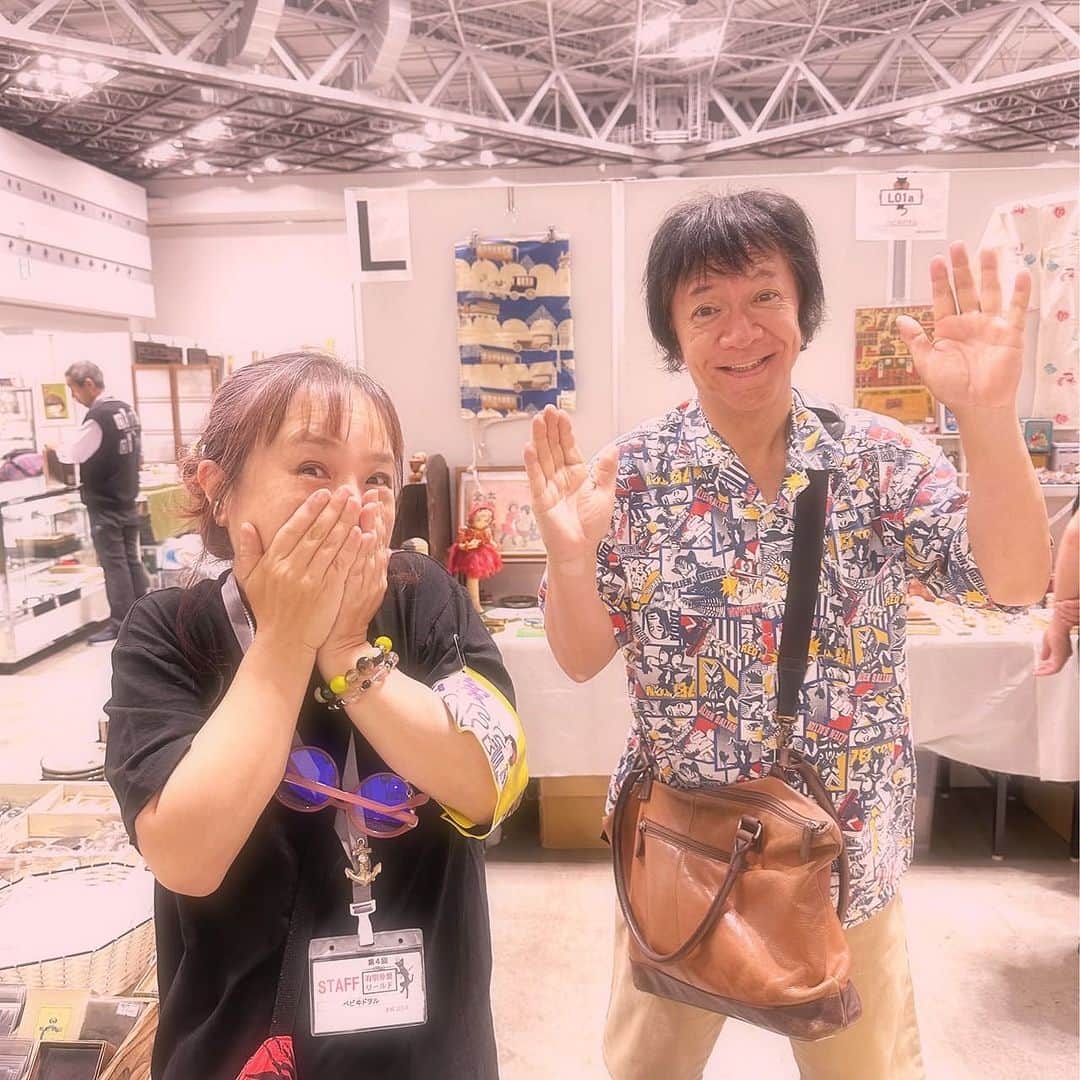 河崎実さんのインスタグラム写真 - (河崎実Instagram)「有明骨董ワールドいつも寄らせてもらっているお店の方々と。今回も良いものゲットできました！ありがとうございます♪」7月16日 16時04分 - kawasakiminoru