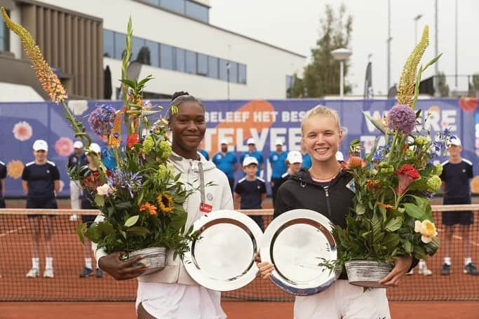 マンデイ・ミネラのインスタグラム：「Congrats @marieweckerle @nomaakugue on your title 🏆🥇 Hard work pays off. #60k #winner #amstelveen」