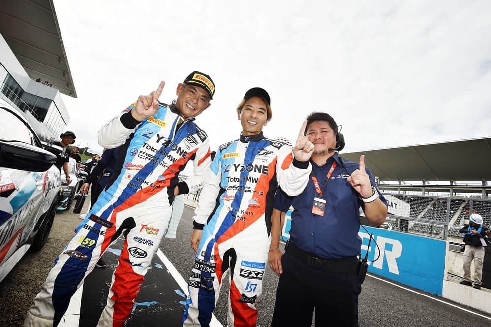 織戸学のインスタグラム：「クラス優勝  楽しんでRacing  Photo by Wataru Tamura  @yzone.co.ltd.yz_racing  @bmwteamstudie  @gtworldchallengeasia  @kano_masaki.02_04  @130ryokohama  @tamuraya1085」