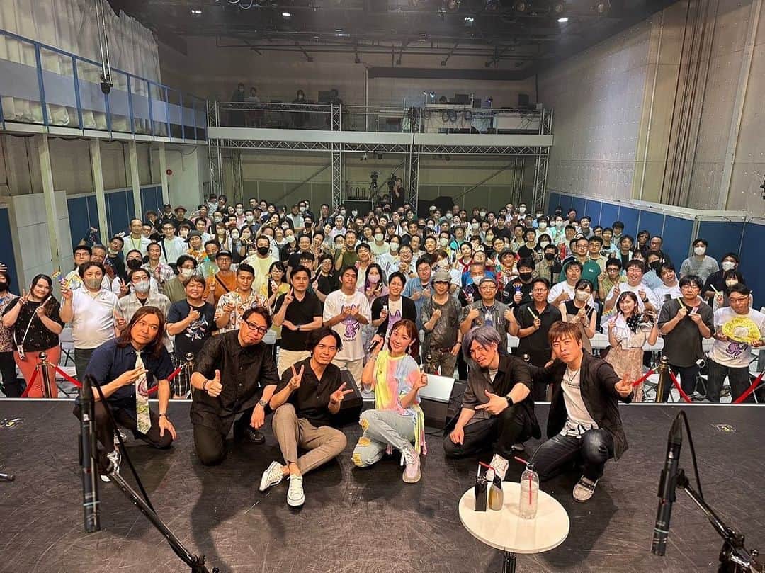 愛内里菜のインスタグラム：「バースデーライブ初日！ 東京2公演　本当にありがとうございました‼️ ⁡ 声出しが 解禁となった初のLIVE✨🥹 ⁡ みんなの笑顔と声に 私もバンドメンバーも 気持ちがあがりっぱなしでした ⁡ やっぱり LIVEってこれやぁ🎵🥹❣️ 改めてLIVEの楽しさを 実感した時間やった😆 ⁡ ツイキャスから 見てくれてたみんなも ほんっとにありがと🥰 ⁡ みんなとの記念撮影 ⁡ 明日は札幌公演！ 夜公演はトークLIVEになるよ！ 歌も数曲歌うよ✌️😉 ⁡ ⁡ 😆YouTube！ 「愛内里菜オフィシャルチャンネル」  ⁡ 🐦Twitter 愛内里菜 official @RRikakakiuchi ⁡ ⁡ 😆TikTok 愛内里菜/Rina Aiuchi 　 🟥17配信 愛内里菜_official ⁡ #SELENE #セレネ #愛内里菜  #歌手 再始動 #垣内倶楽部  #バンド   #ライブ #一体化 #絆 #盛り上がりたい  #感謝  #23周年　 #YouTube #ユーチューバー#TikTok ⁡」