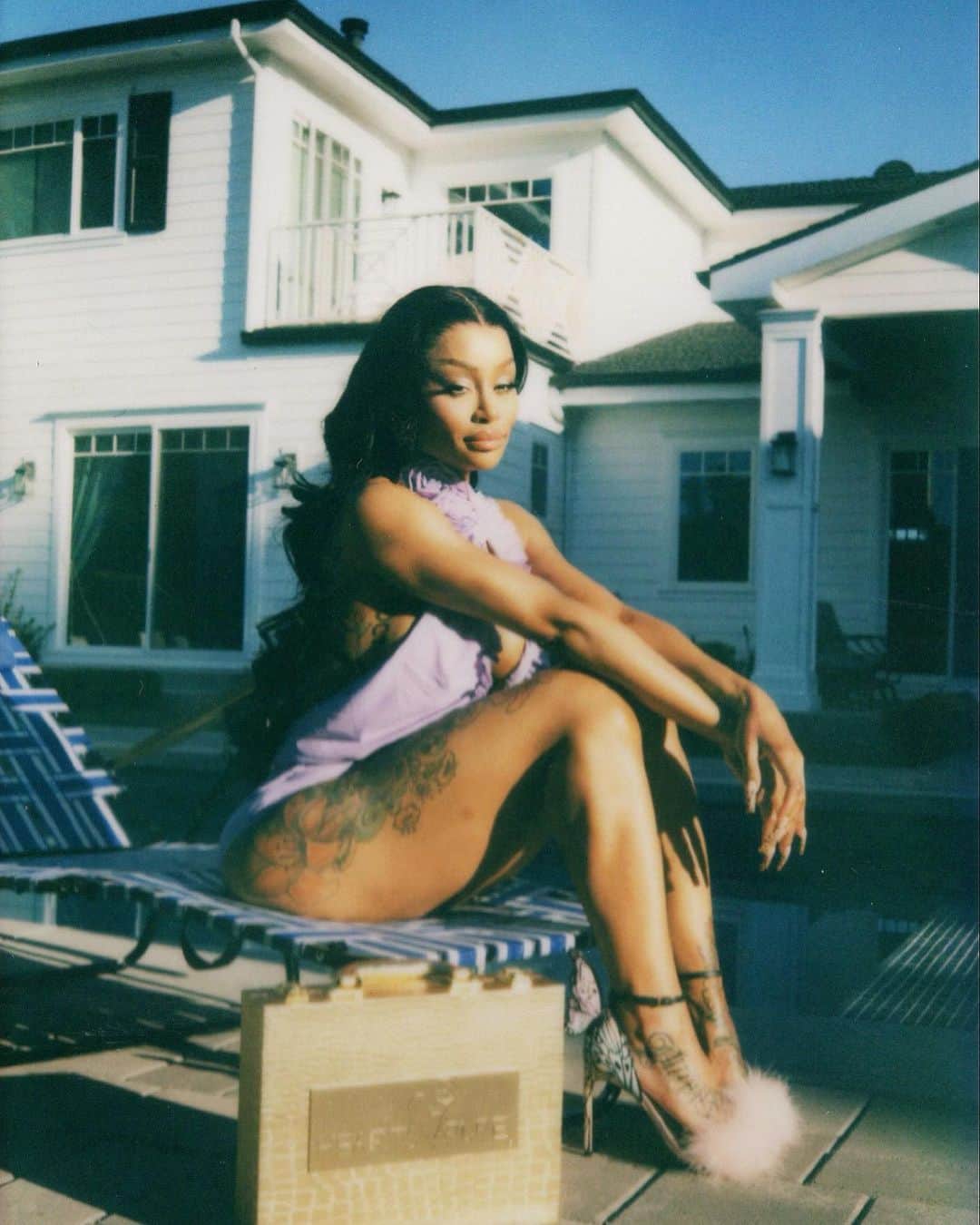ブラック・チャイナのインスタグラム：「Life’s a breeze @hearts.pure.brand」