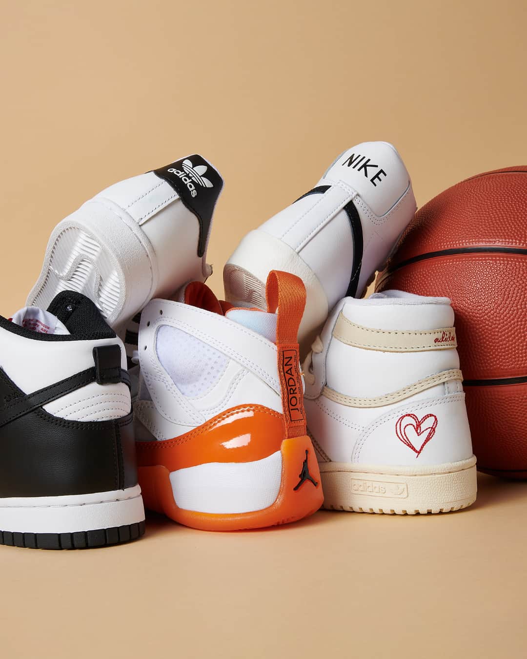 Foot Lockerのインスタグラム：「For the love of the game ❤️ 🏀   Shop new picks for Sneaker Season online now.」