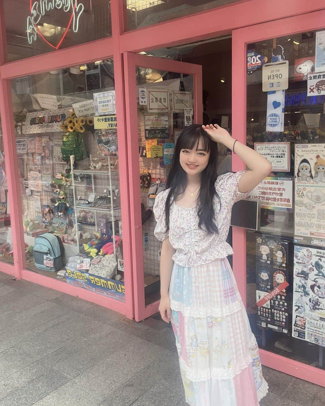 高梨ねねのインスタグラム：「暑いよ〜 ❤︎ ❤︎ #横浜元町  #高梨ねね #タレント #アイドル #モデル」