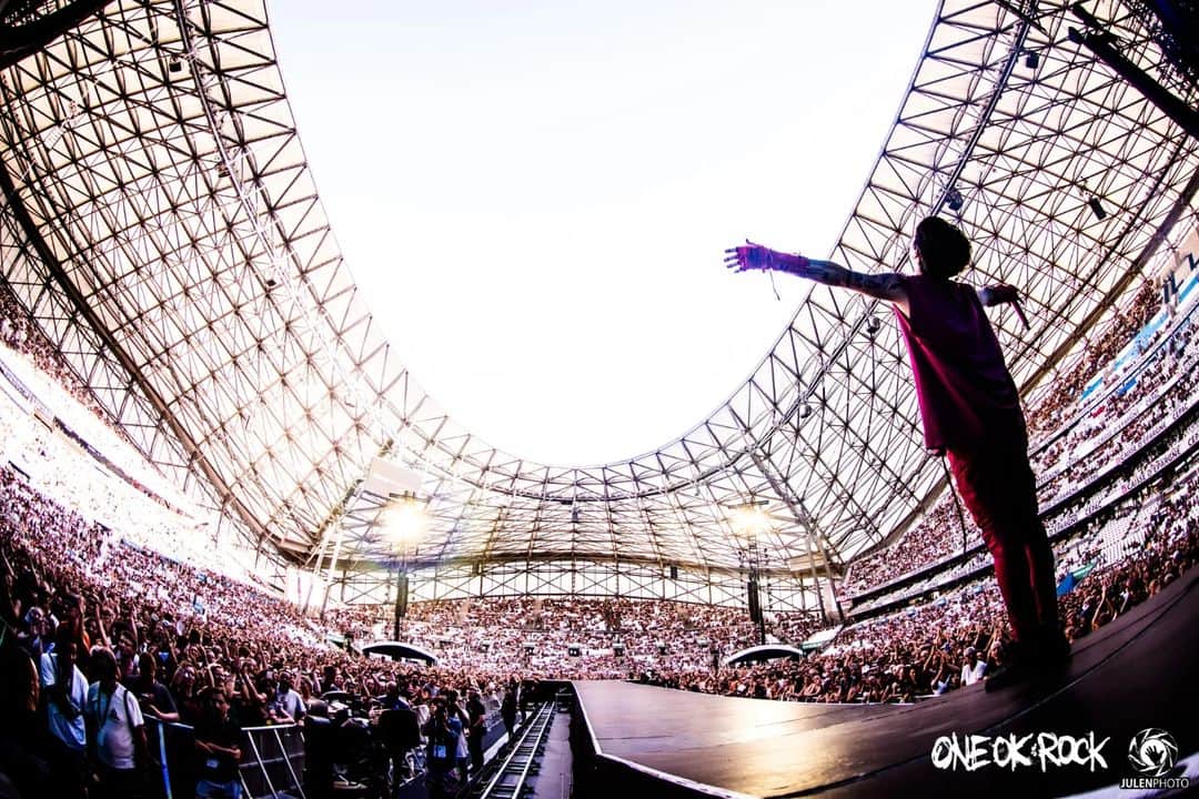 ONE OK ROCKさんのインスタグラム写真 - (ONE OK ROCKInstagram)「Marseille!!  #ONEOKROCK #MUSE #Europe #tour photo by  @julenphoto」7月16日 9時06分 - oneokrockofficial