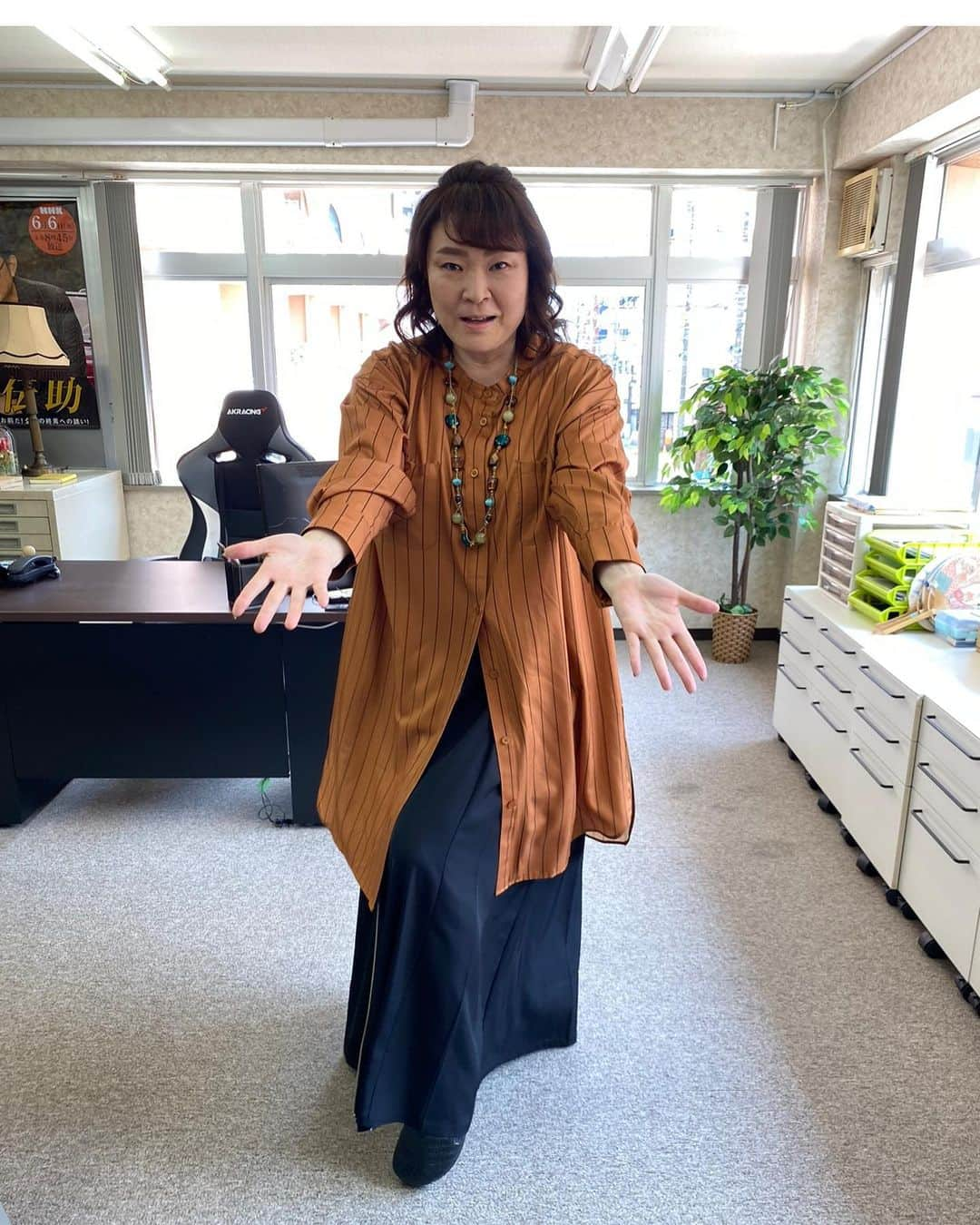 久保田磨希さんのインスタグラム写真 - (久保田磨希Instagram)「テイオーの長い休日 ワンシーンごとにお衣装が違い、髪飾りも違う😍😍😍 衣装さんメイクさんの プライドそして遊び😍 支度チームの愛を噛み締めながら千春さん演じてます。 さあ！いよいよ熱護さんの休日は終わるのか？！ 千春さんのお衣装、髪飾りは？ #久保田磨希 #テイオーの長い休日 #支度チーム」7月16日 8時59分 - maki_kubota1973