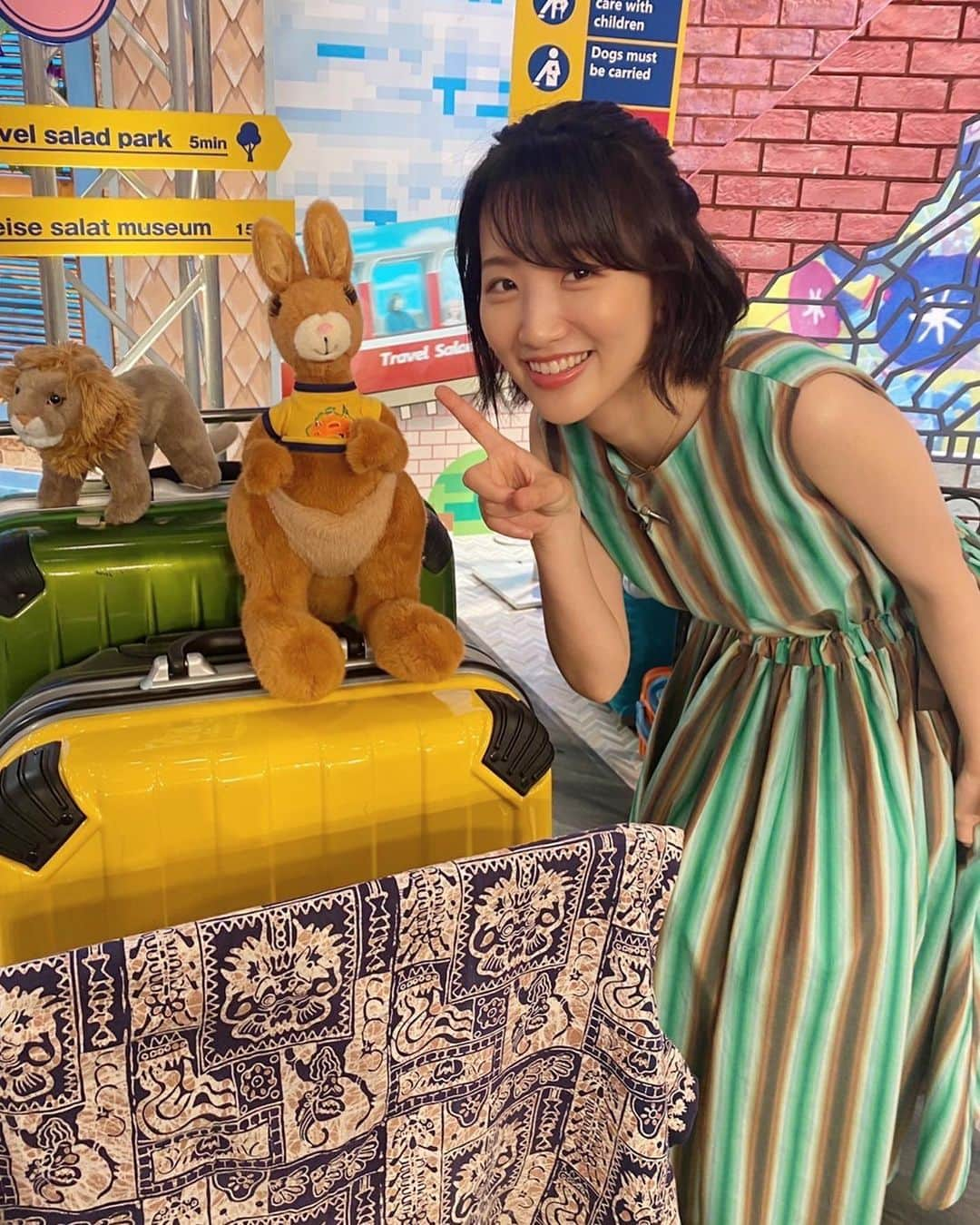 東留伽さんのインスタグラム写真 - (東留伽Instagram)「おはようございます！ まつげ長めでかわいい🦘 ． ． 昨日のYouTube生配信で、 旅サラダマルシェ @tabisalad_marche の看板をデザインしました！ ． 澤井さんの絵(上)に登場している手の長い女の子が、私なんだとか、、 絵って人柄が出ますよね！笑 @_kazukisawai  ． ． 澤井一希さんのバリ島の旅を見ていると、自然に触れたり海に飛び込んだりしたいなぁぁぁと心の奥底から思います。 ． ． 皆さんも素敵な夏休みを過ごされてくださいね🌈 #旅サラダ #コレうまの旅 #旅サラダマルシェ #海外 #旅行」7月16日 9時16分 - azumaruka_abc