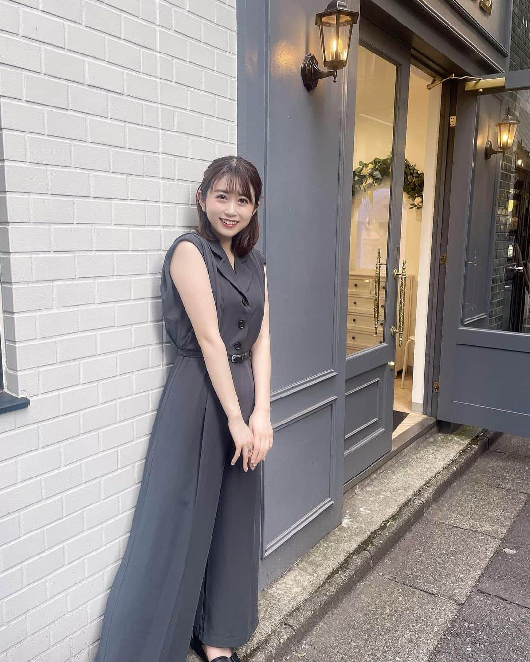 有川結女のインスタグラム：「私服全身🫶 好評で嬉しかった（＾_＾）  #fashion #fashionista #fashionstyle #code #murua #セットアップ #モノトーンコーデ #ハーフアップ #ブルベ #骨格ウェーブ」