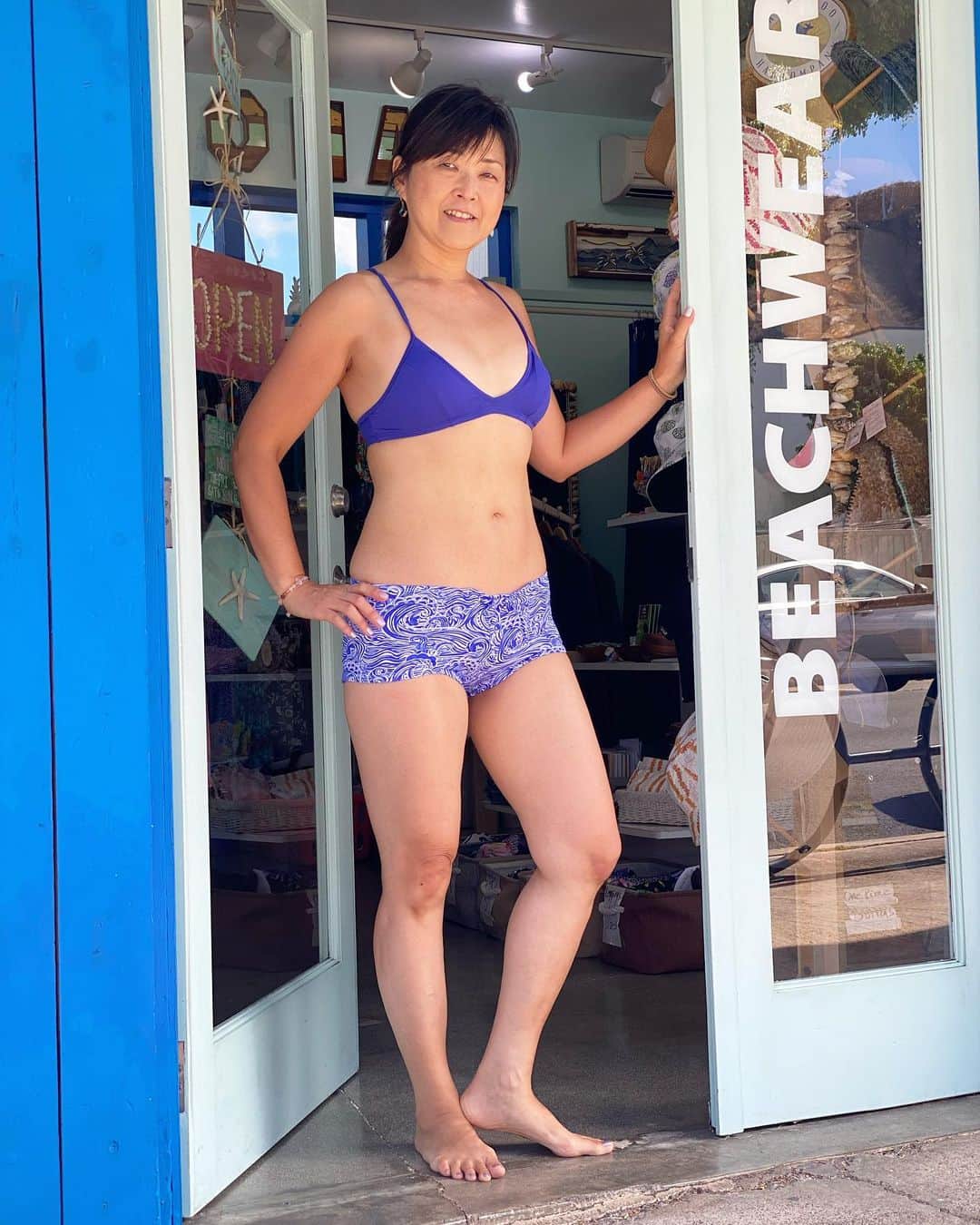 Pualani Hawaii Beachwearのインスタグラム：「日本からいらしたマーメイド🌺  ブルーバイオレットとウェイブの組み合わせ、とってもお似合いです🩷  #hawaii#ハワイ#ハワイライフ#ハワイ旅行 #ハワイ観光#ハワイ土産 #モンサラット#モンサラットアベニュー #ハワイの水着#水着#ハワイの思い出 #ゴールデンウィーク#サーファー#サーフ#サーフィン#波乗り」