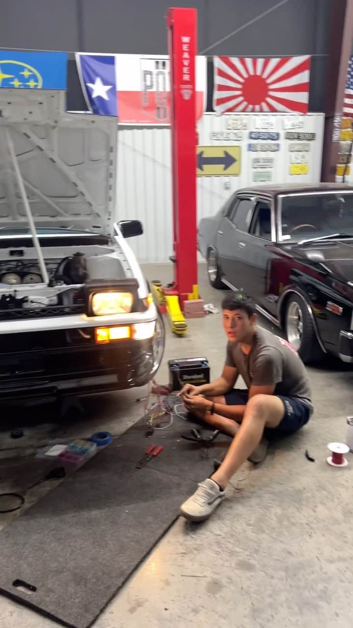 スティーブのインスタグラム：「The Kid worked hard getting his hachiroku retractable lights working again!! Good job!! あっちゃんが頑張ってハチロクのリトラを自分で直した‼️ナイス👍」