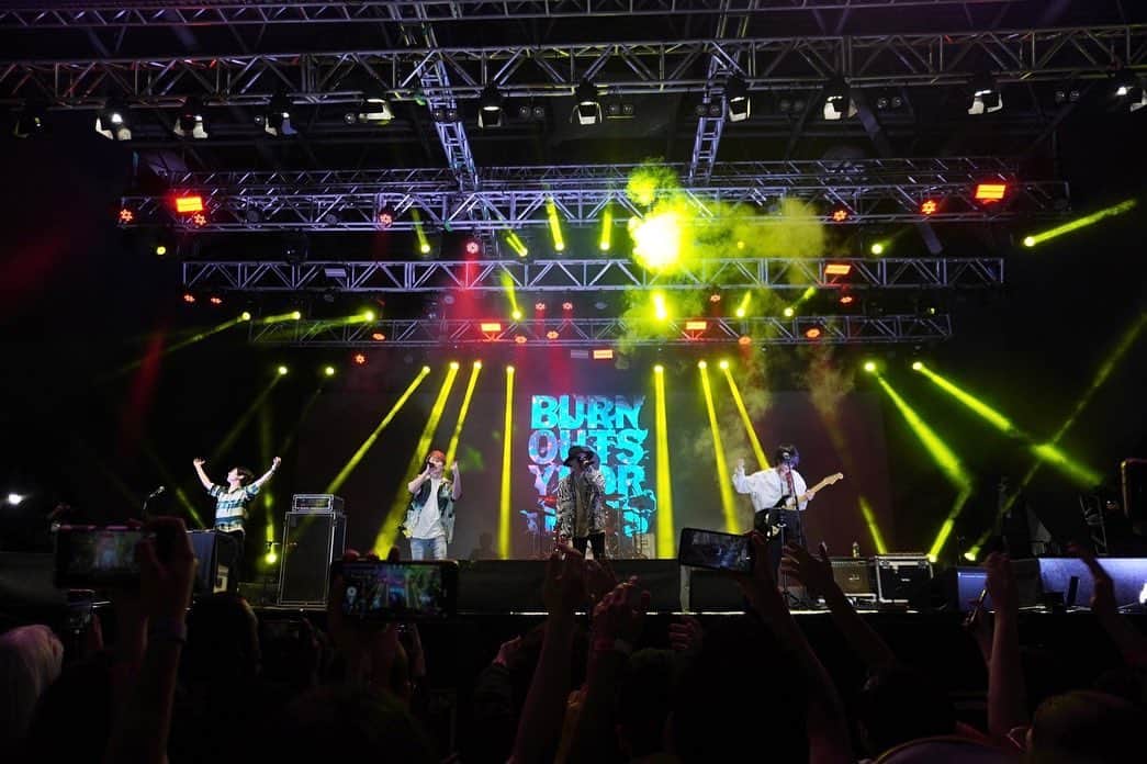 KEIGOのインスタグラム：「#animefriends 3日目 BUINOUT SYNDROMESのステージでコラボ曲「I Don't Wanna Die in the Paradise」歌わせて頂きました！  Muito obrigado. Vocãs são foda. Até amanhã！ #burnoutsyndromes #ASCA #flow_japan」
