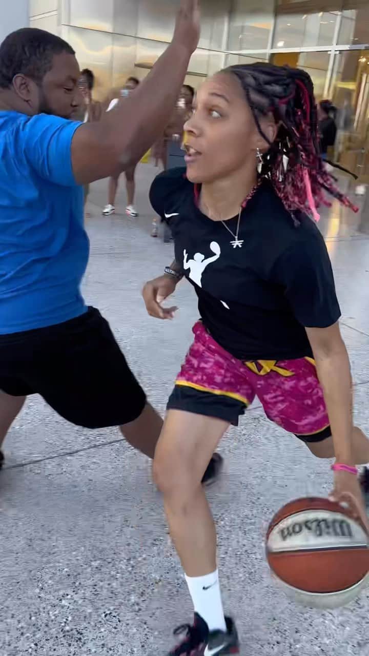 Foot Lockerのインスタグラム：「Foot Locker x @thehoopbus Nike Takeover was crazy! 🗣️ “It’s the shoes”  Pick up the Nike G.T Cut 2 online and in-store!」