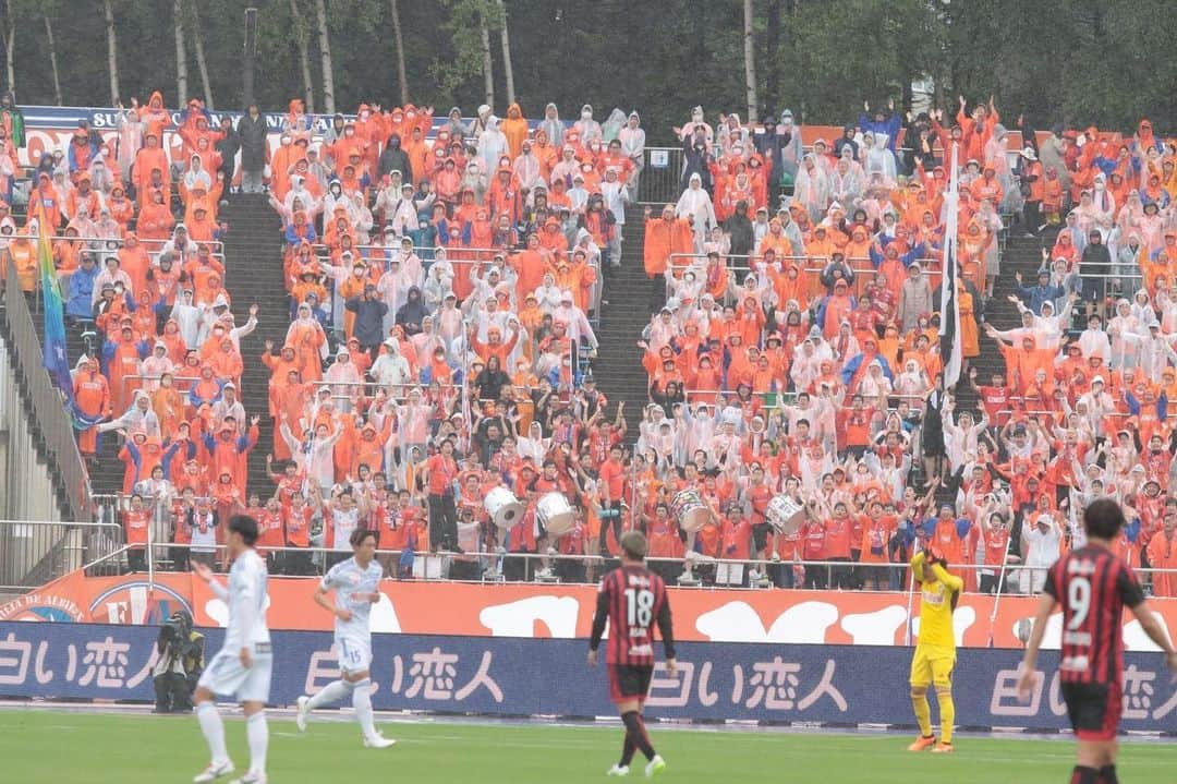 太田修介のインスタグラム：「. . . 富山戦、札幌戦。 2試合続けて大雨の中、応援してくれたサポーターの皆さん、本当にありがとうございました！ . 富山との残り15分も全力で闘います💪 . . #albirex」