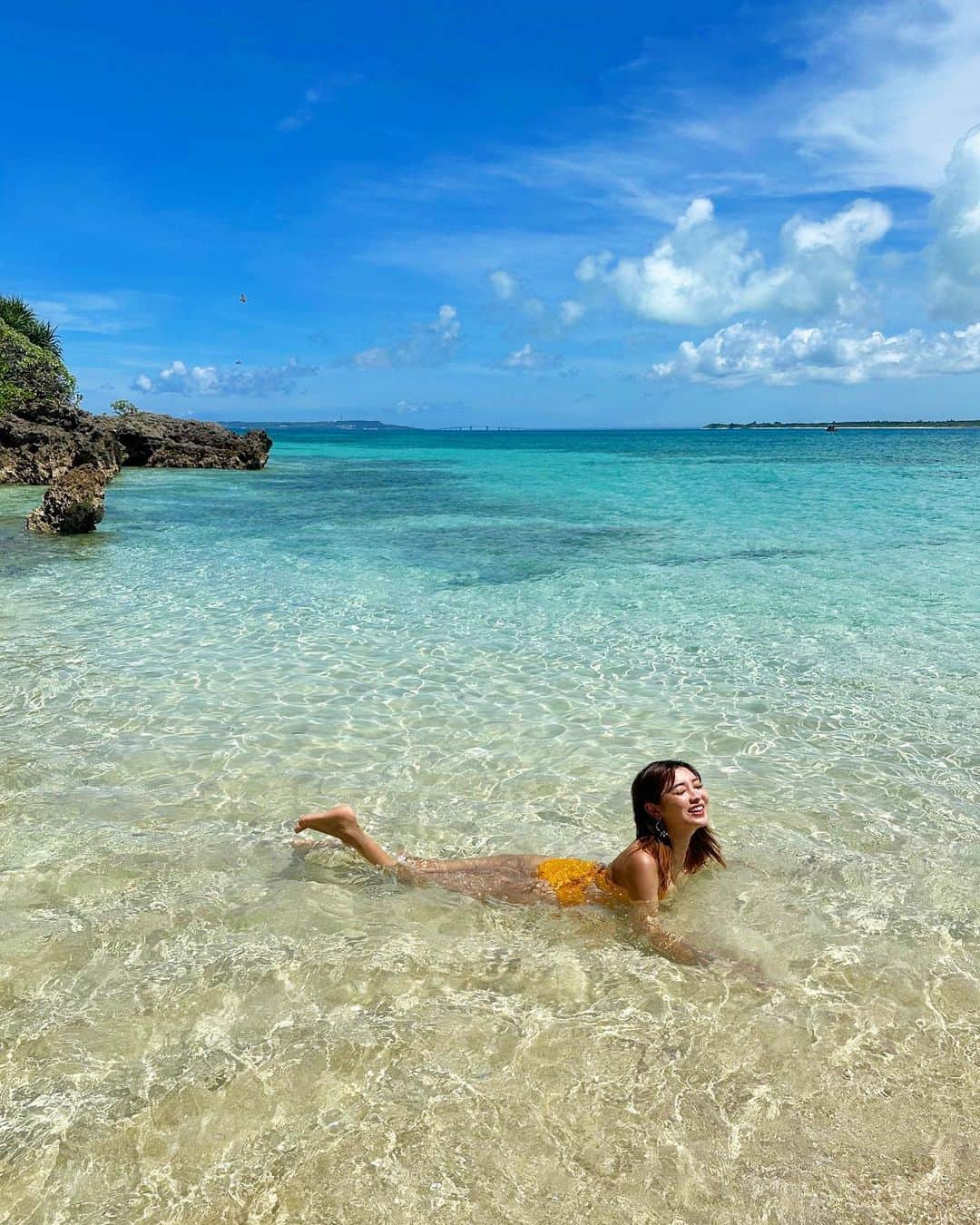 池田沙代のインスタグラム：「楽しそうなひと✌️  ほーんと海が綺麗😮‍💨࿔」