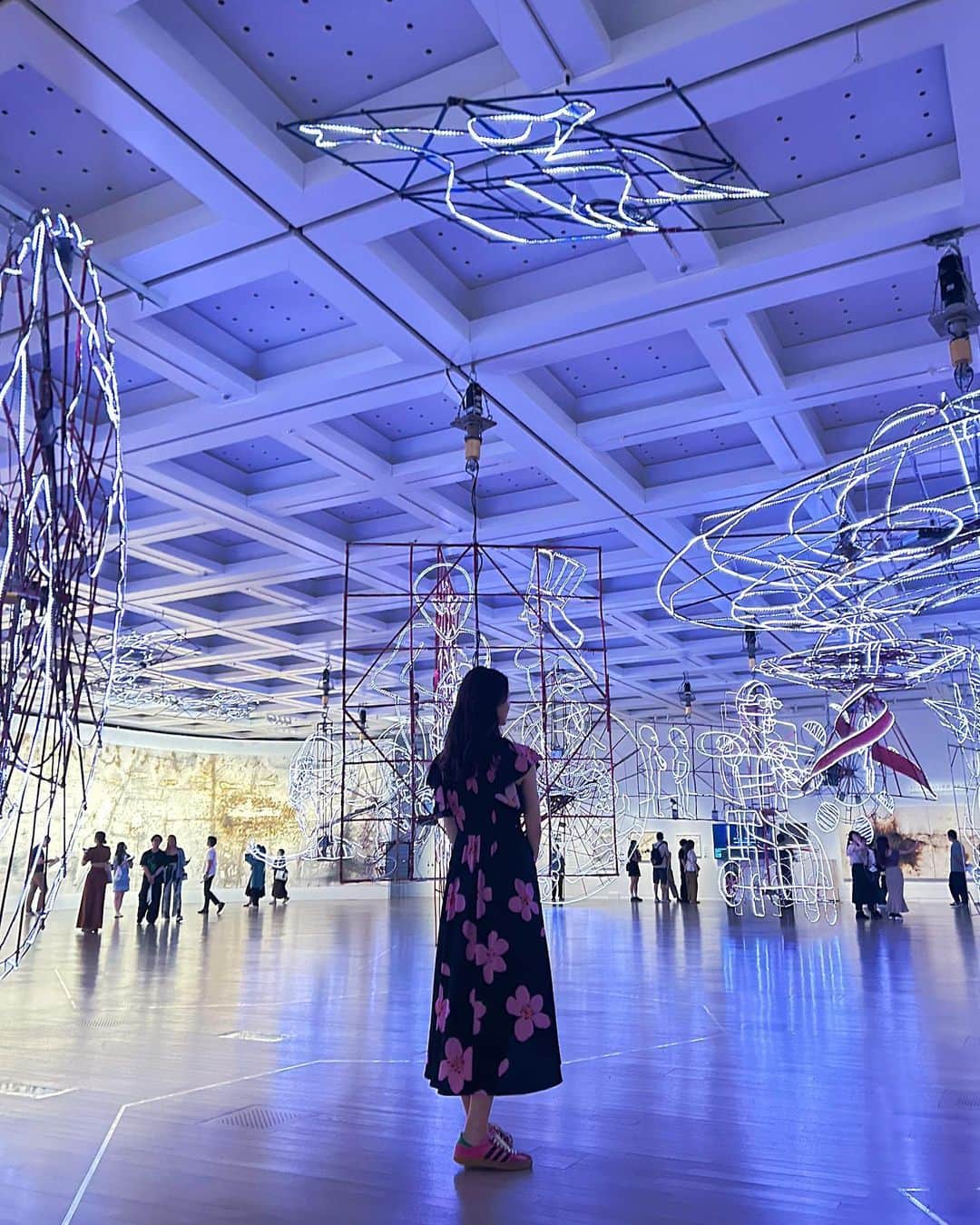 のインスタグラム：「久々の国立新美術館🧑‍🎨 #美術館#宇宙遊#国立新美術館」