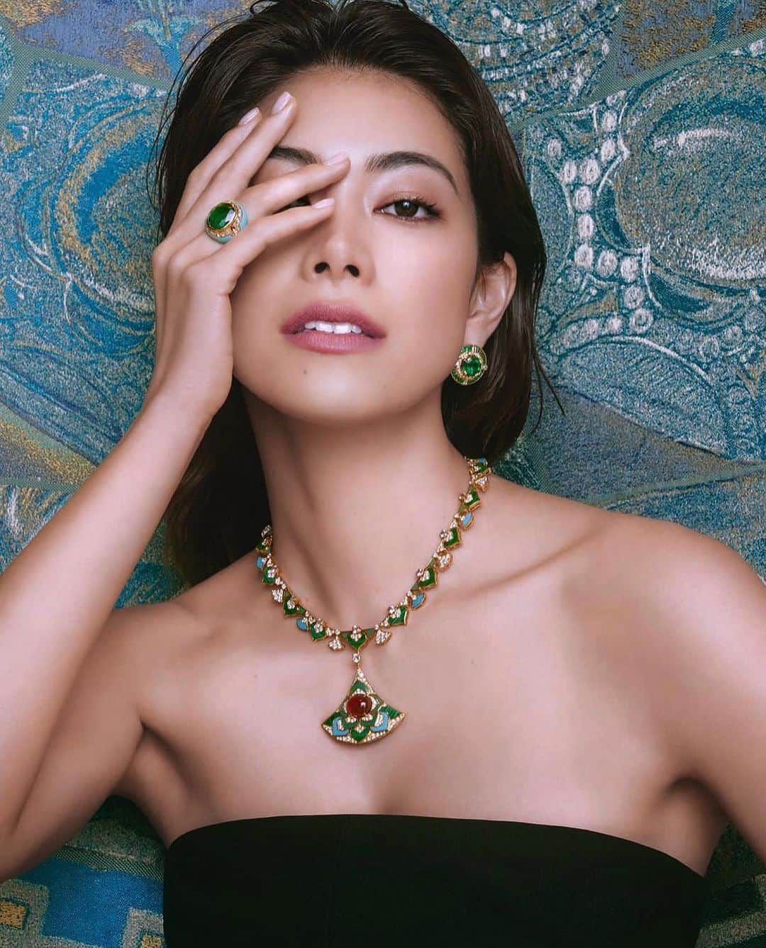 森星のインスタグラム：「@bulgari high jewelry collection for @voguejapan Photographer @kinyaota」