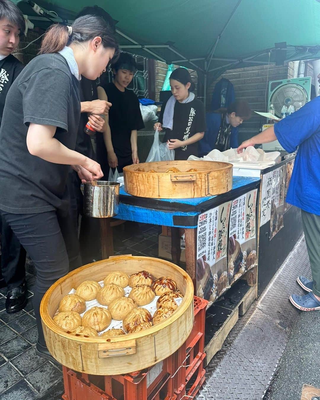大塚良子さんのインスタグラム写真 - (大塚良子Instagram)「祇園祭が始まった京都 昨日から更に暑くなりました〜。  写真は先日参加できた膳處漢ぽっちりで北京ダックランチと菊水鉾会所のお茶席。良い時間でした。」7月16日 10時21分 - ryokokonami