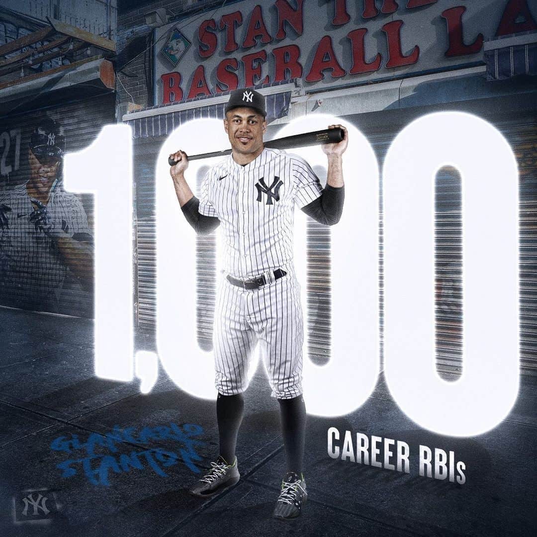 ニューヨーク・ヤンキースさんのインスタグラム写真 - (ニューヨーク・ヤンキースInstagram)「Stant’n Room Only.   Congratulations on 1,000 Career RBI, @giancarlo818 👏」7月16日 10時21分 - yankees