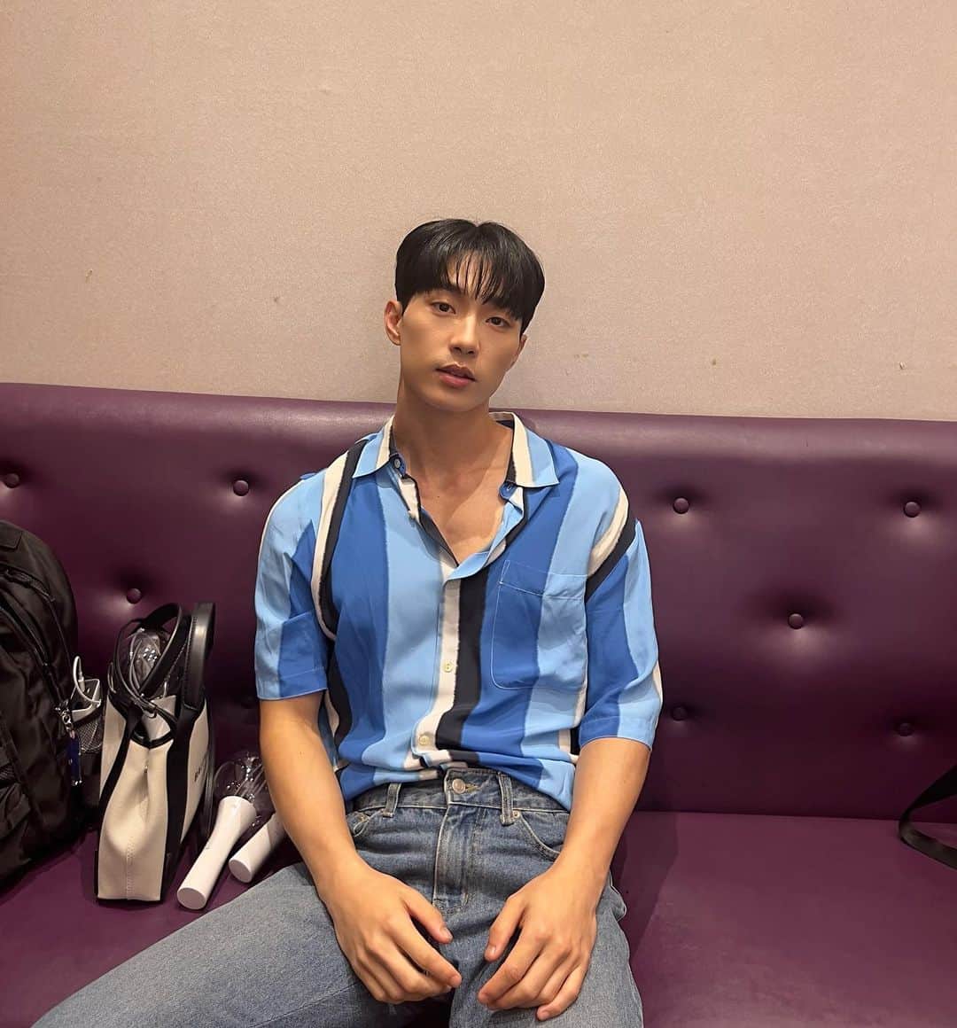 Jay のインスタグラム：「👕🖤 @sandroparis」