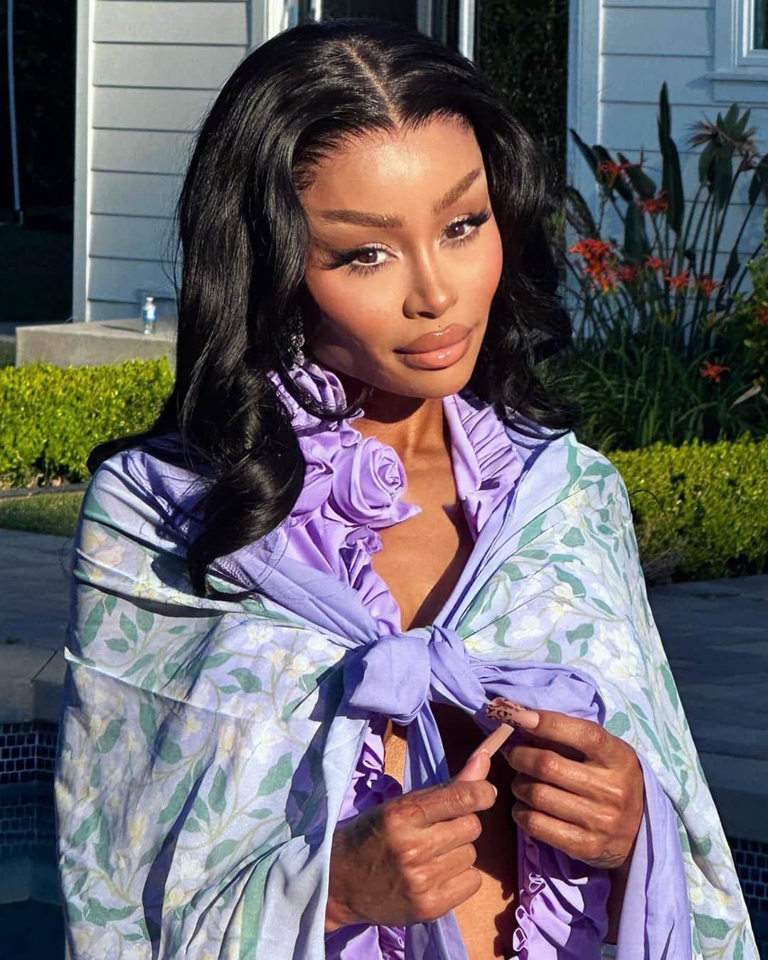 ブラック・チャイナのインスタグラム：「Everyone is on your level so leave the extra baggage. 💜@hearts.pure.brand」