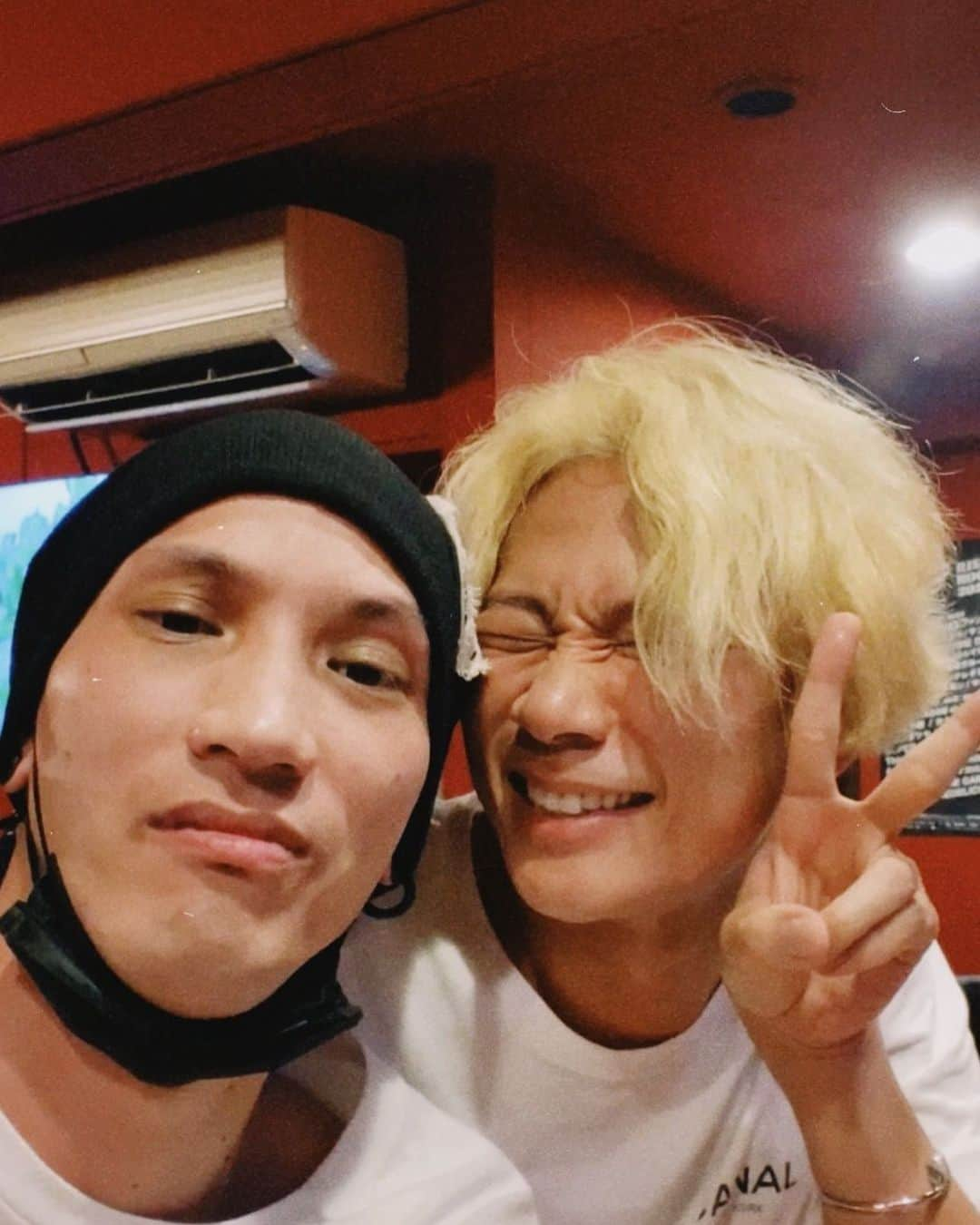 清水亮さんのインスタグラム写真 - (清水亮Instagram)「ドロス洋平と久々な北海道の夜🍻 同い年マイメン！！ ワタリドリ歌ってくれたからスピッツのロビンソンお返ししといた😂🎤」7月16日 10時38分 - coldrain_rxyxo_bass