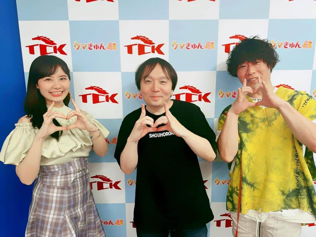 栗林さみのインスタグラム：「TCK公式YouTubeチャンネルでウマきゅん🐴出演してきました！ まんなかは、はじめまして！のMリーガーでKADOKAWAサクラナイツの堀慎吾さん🀄 そしておなじみ、じゃいんくること 笑インスタントジョンソンじゃいさん。 堀さんは新潟のご出身で、放送中含めて新潟トークができたのがうれしかったです。 KADOKAWAサクラナイツの方と共演させていただくのは岡田紗佳さんに続き2人目✨ 堀慎吾さん、キャラクターがほんっとにおもしろかったです。たくさんわらいました。 そしてじゃいんくるはさすが！でした。 ご覧いただいた方、ありがとうございました！ 今日は函館記念。グリーンチャンネルに出演しますー！ . 【出演番組＆ #競馬 関連】🏇 #函館記念 #グリーンチャンネル #greenchannel #jra #japan #tokyo #馬 #horse #jra #umajo #umabi #アナウンサー #KADOKAWAサクラナイツ #堀慎吾 #Mリーガー #じゃい #麻雀 . . 【 #衣装 】👗💞 #コーデ  #夏コーデ #pr  ✿日頃いろいろな番組に出演させていただいているので、もし衣装提供などご協力いただいける方はDMくださいねー。 . . 【 #メイク 】 #dior #diormakeup  #bidol  【 #ネイル 】#ukanail  . . 【 #撮影機材 】  #iPhone14 #iphone14pro」