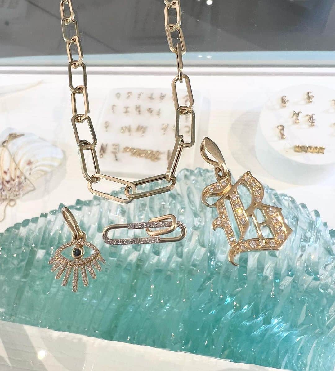 Manoa Love Design Hawaiiさんのインスタグラム写真 - (Manoa Love Design HawaiiInstagram)「Custom made diamond Paperclip chain with diamond evil eye✨👁️  #manoalovedesign #paperclipchain #evileyecharm #customjewelry #madeinhawaii #waikiki#jewelrymaking #jewerlyshop #jewelrybrand #manoa#love#マノアラブデザイン#ペーパークリップ #イビルアイ#魔除け #ワイキキ#ジュエリー好き」7月16日 10時53分 - manoa_love_design